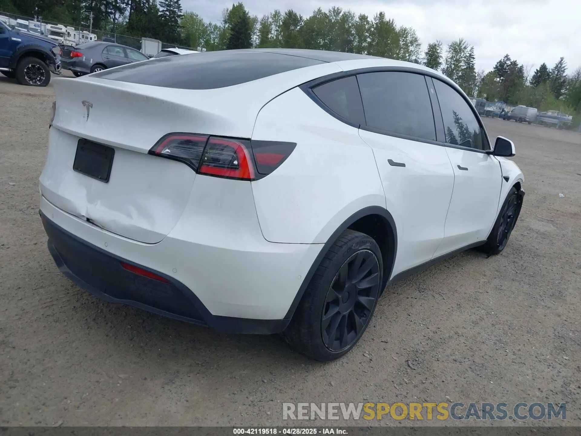 4 fotografías del automóvil dañado 5YJYGDED9MF121828 TESLA MODEL Y 2021