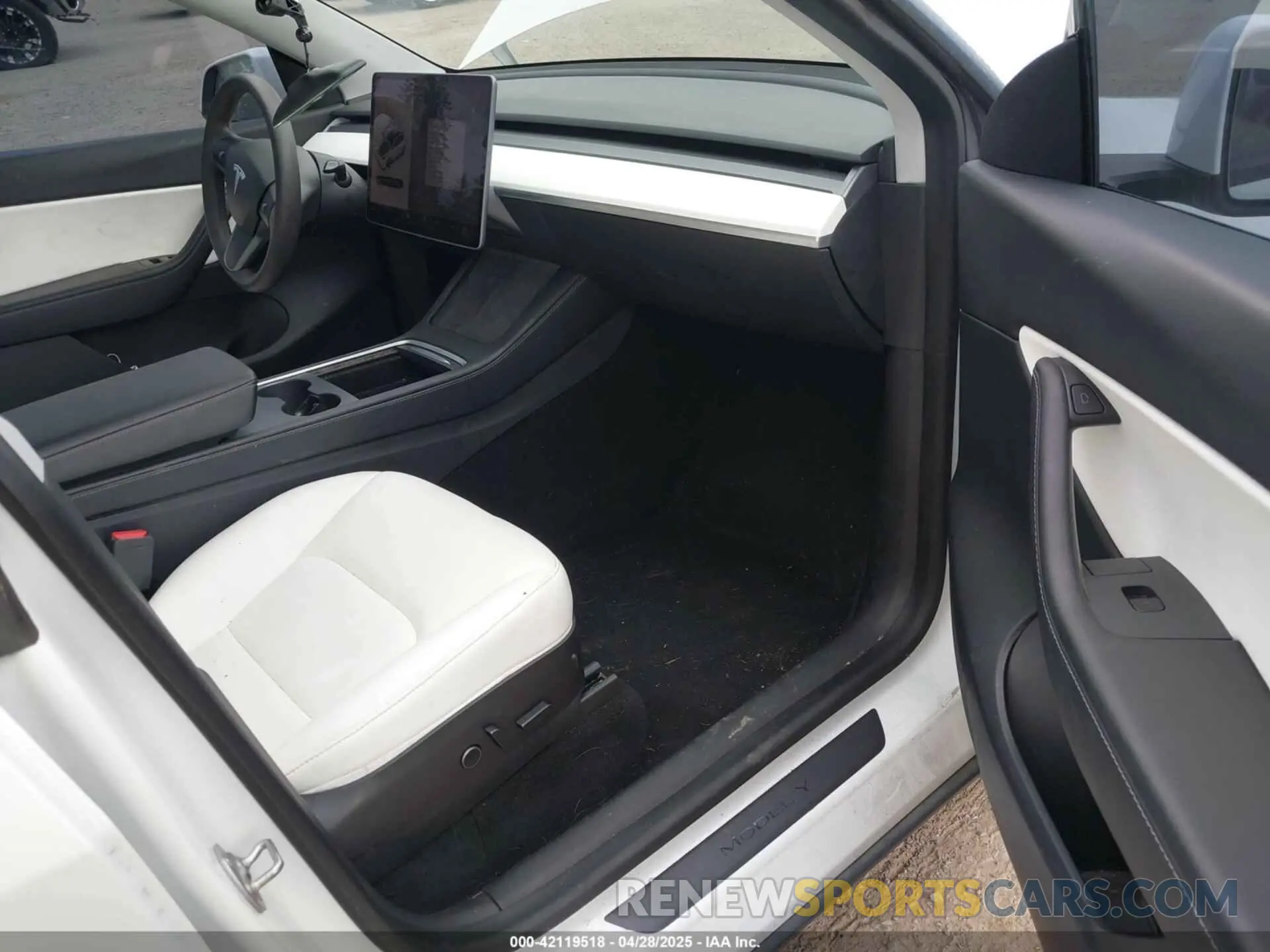 5 fotografías del automóvil dañado 5YJYGDED9MF121828 TESLA MODEL Y 2021