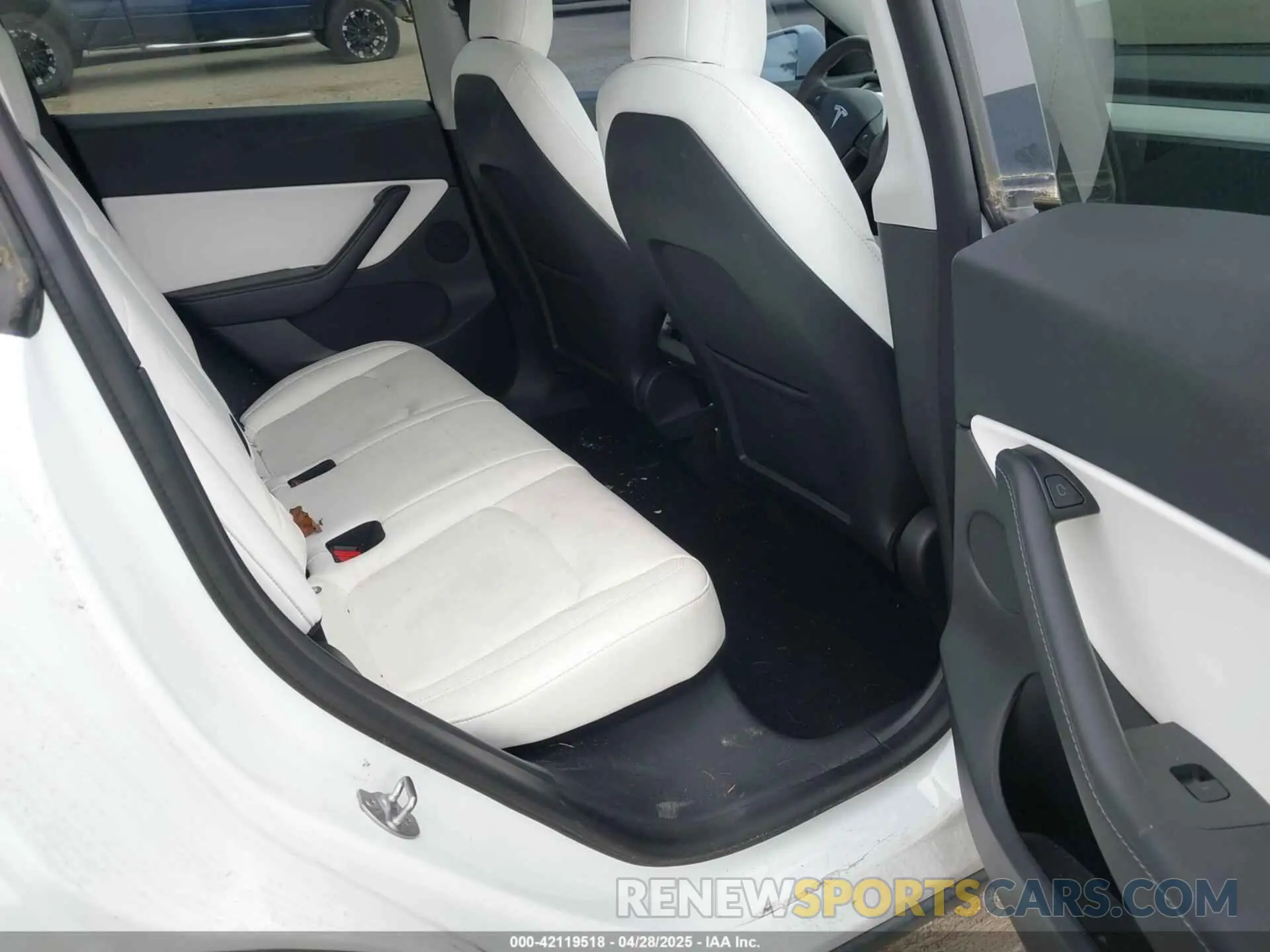 8 fotografías del automóvil dañado 5YJYGDED9MF121828 TESLA MODEL Y 2021