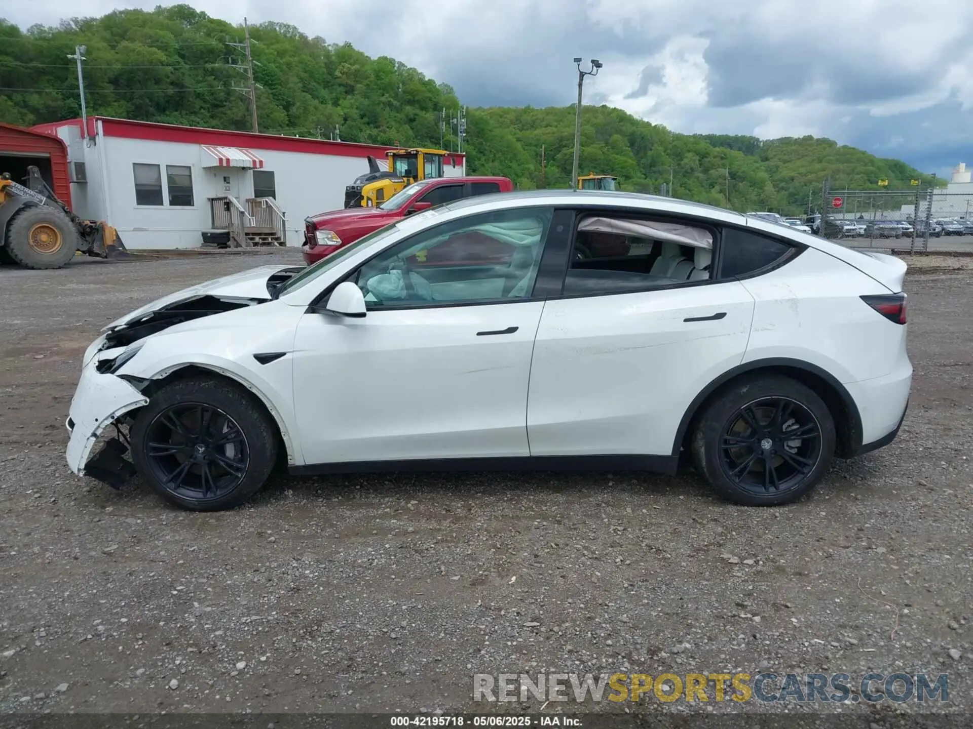 15 fotografías del automóvil dañado 5YJYGDEE0MF144777 TESLA MODEL Y 2021