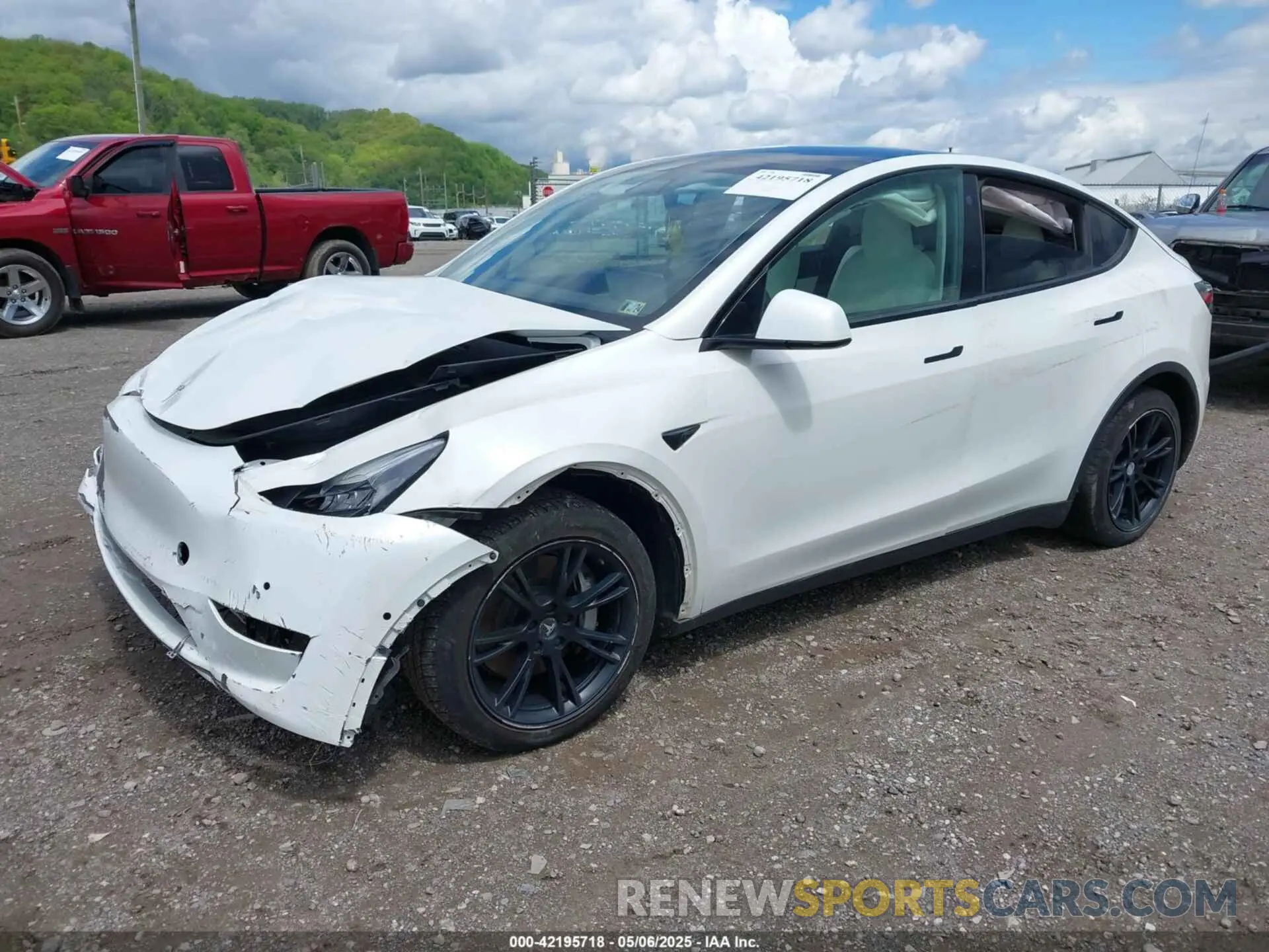 2 fotografías del automóvil dañado 5YJYGDEE0MF144777 TESLA MODEL Y 2021