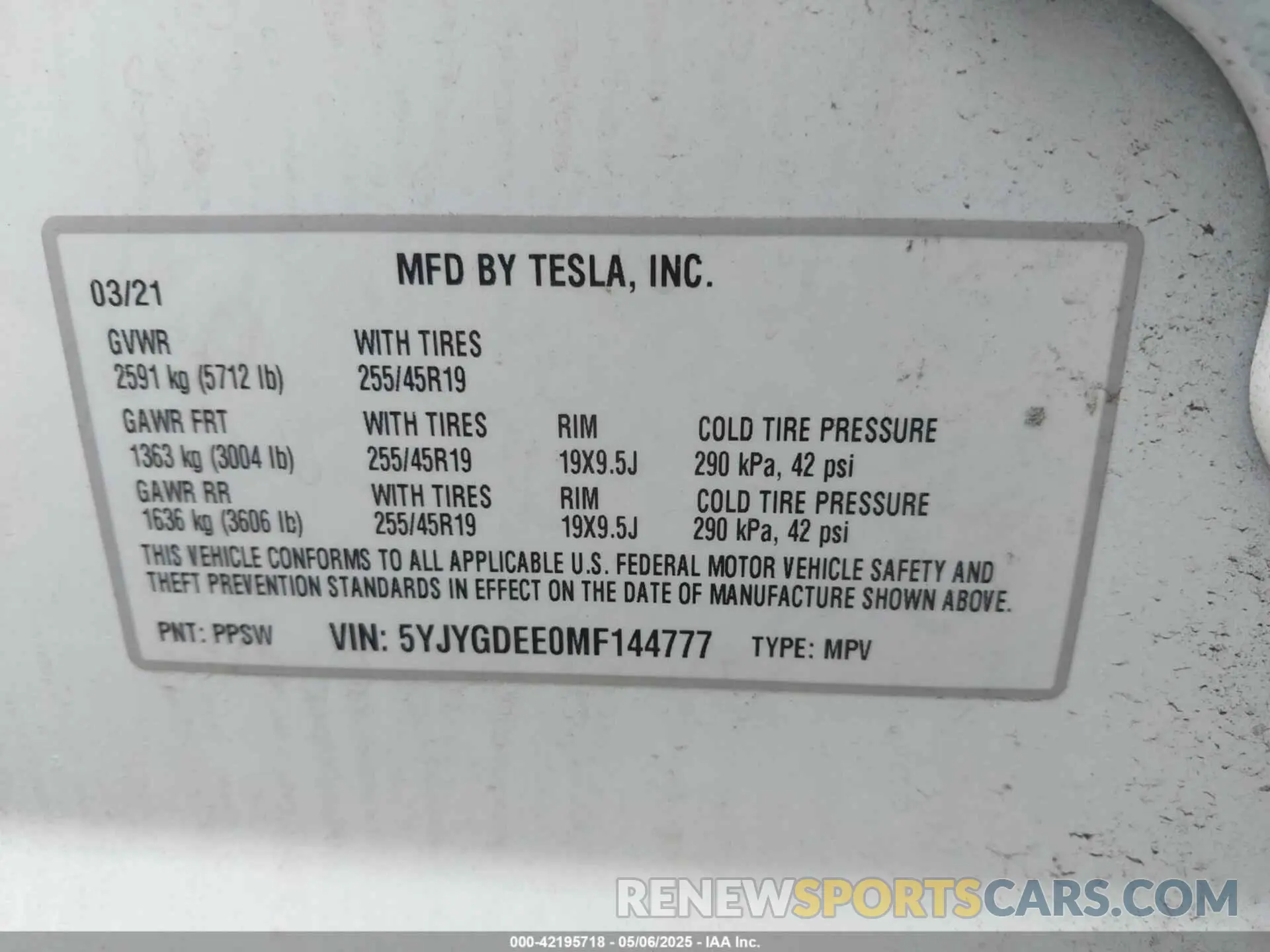 9 fotografías del automóvil dañado 5YJYGDEE0MF144777 TESLA MODEL Y 2021