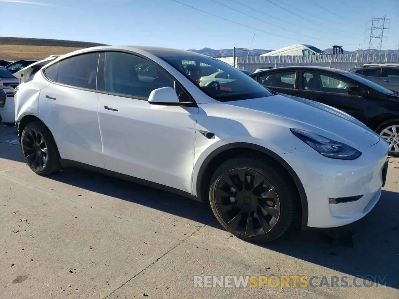 4 fotografías del automóvil dañado 5YJYGDEE0MF185605 TESLA MODEL Y 2021