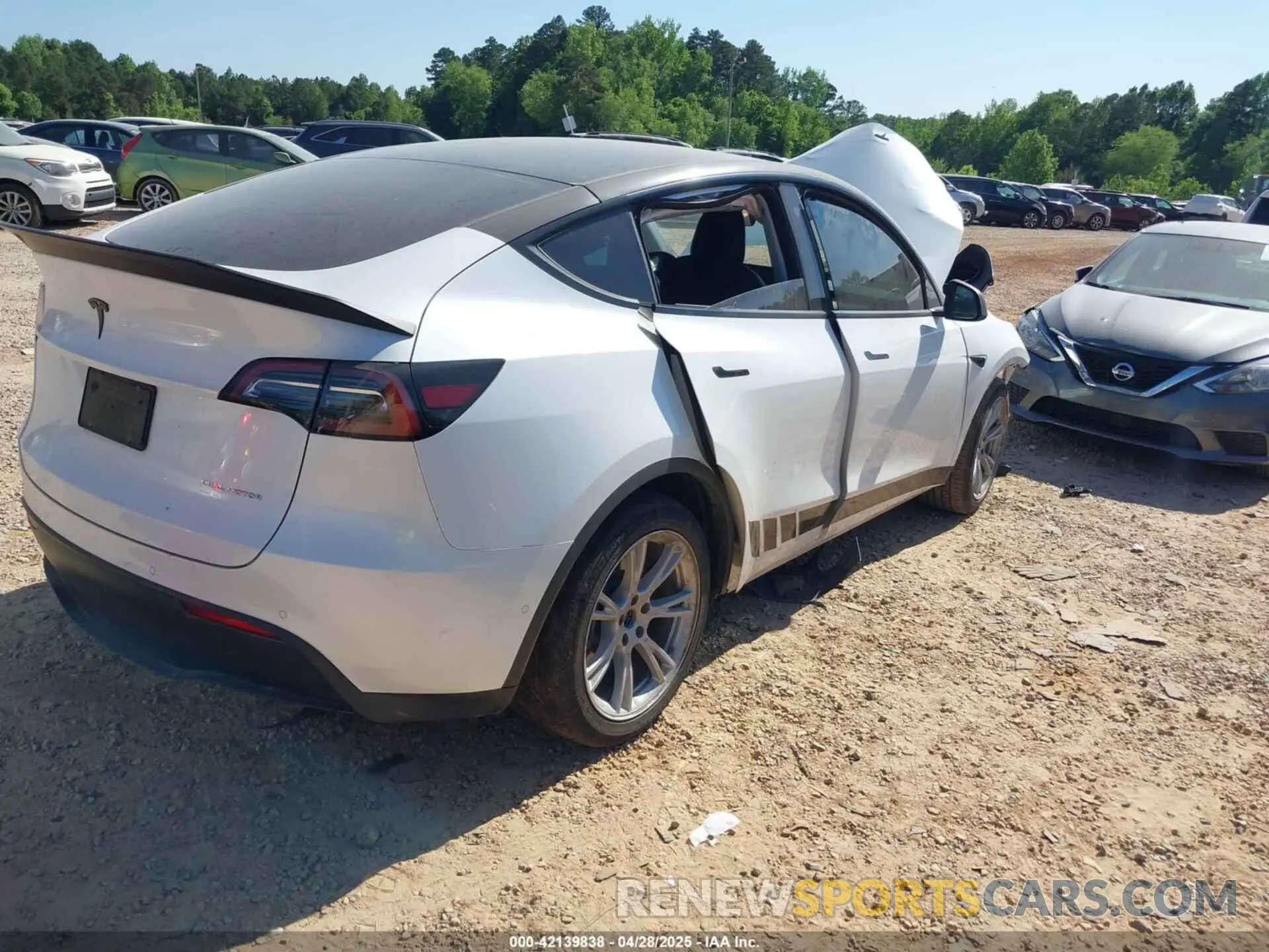 4 fotografías del automóvil dañado 5YJYGDEE0MF204377 TESLA MODEL Y 2021