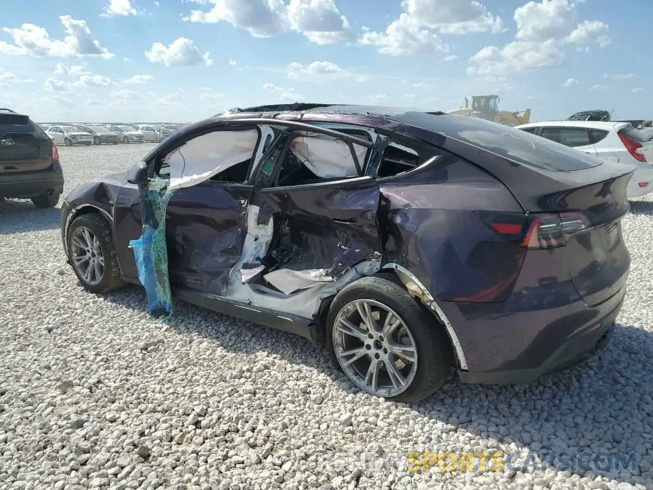 2 fotografías del automóvil dañado 5YJYGDEE0MF233152 TESLA MODEL Y 2021
