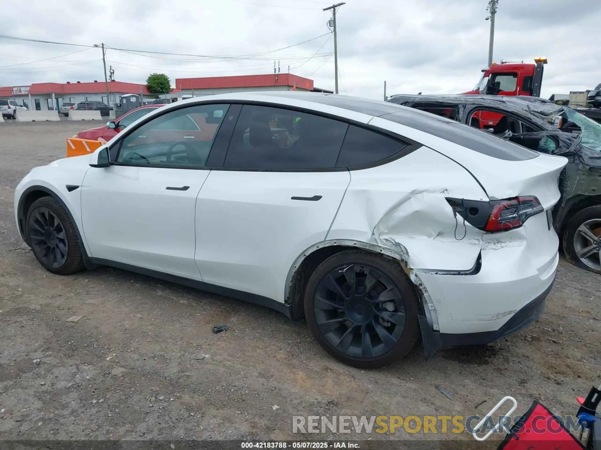 14 fotografías del automóvil dañado 5YJYGDEE0MF233524 TESLA MODEL Y 2021