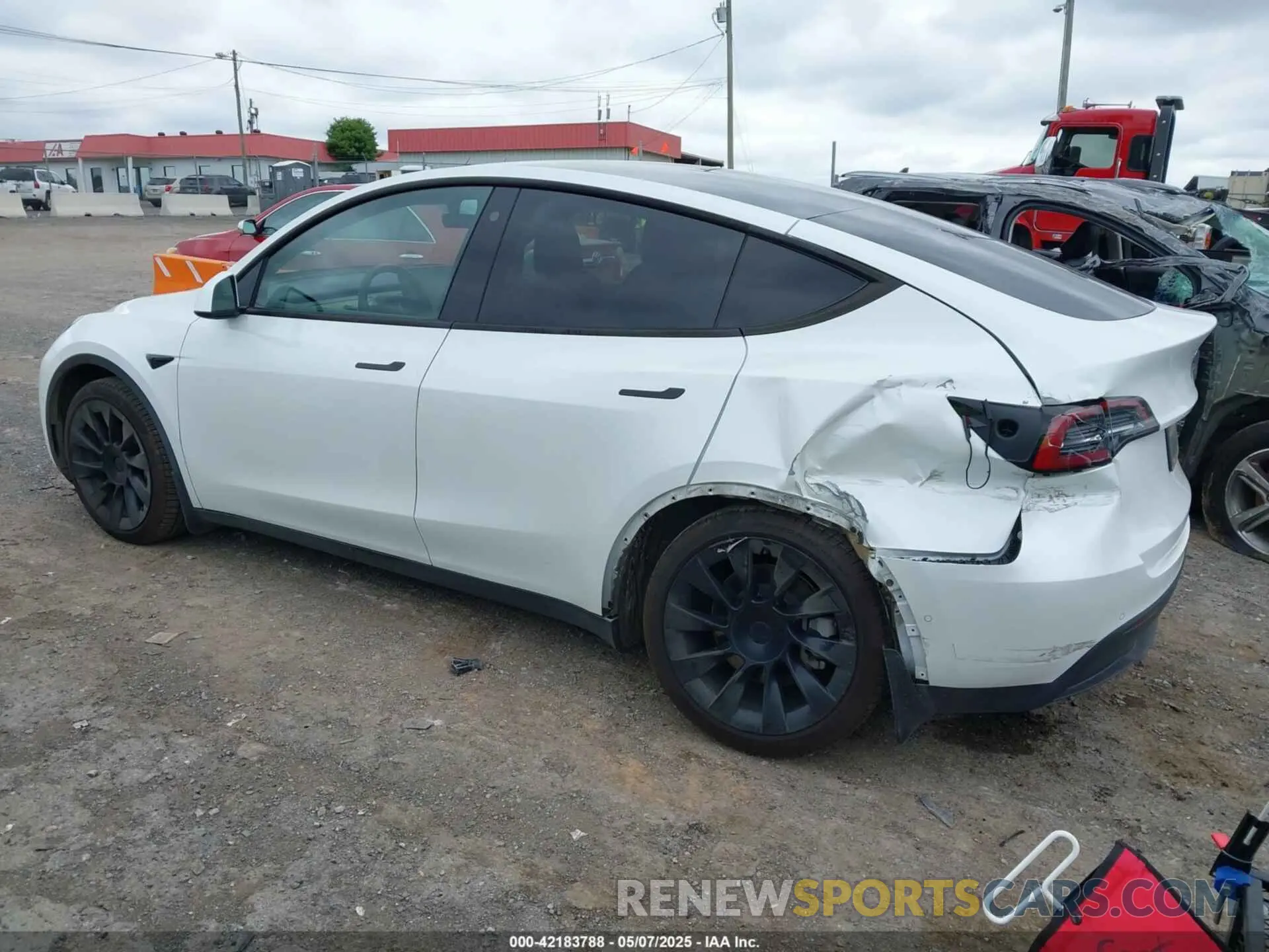 3 fotografías del automóvil dañado 5YJYGDEE0MF233524 TESLA MODEL Y 2021