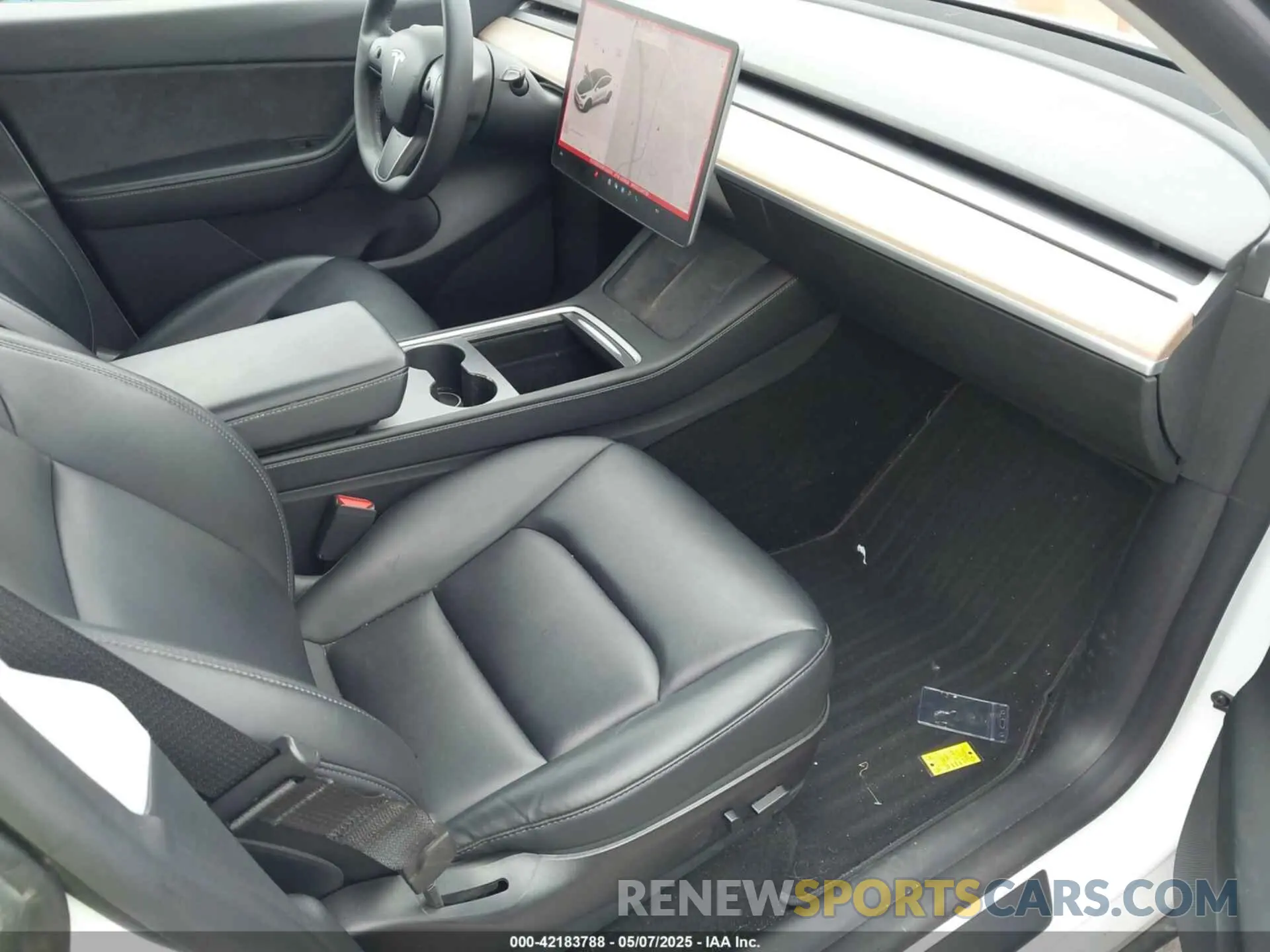 5 fotografías del automóvil dañado 5YJYGDEE0MF233524 TESLA MODEL Y 2021