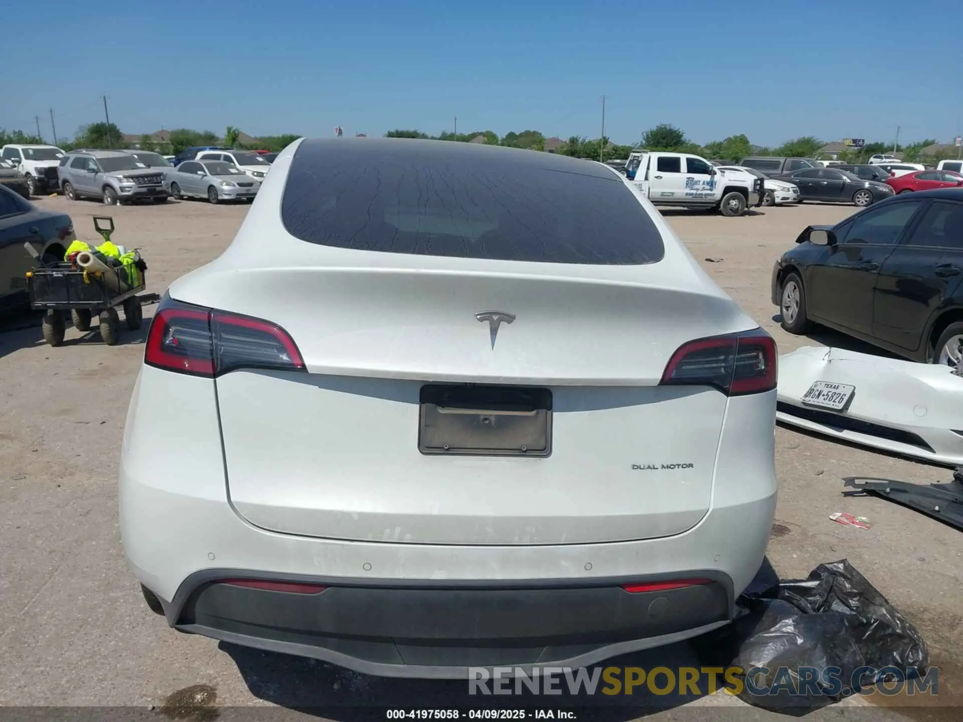 15 fotografías del automóvil dañado 5YJYGDEE0MF265339 TESLA MODEL Y 2021