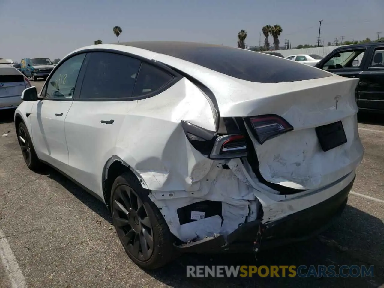 3 fotografías del automóvil dañado 5YJYGDEE0MF269133 TESLA MODEL Y 2021