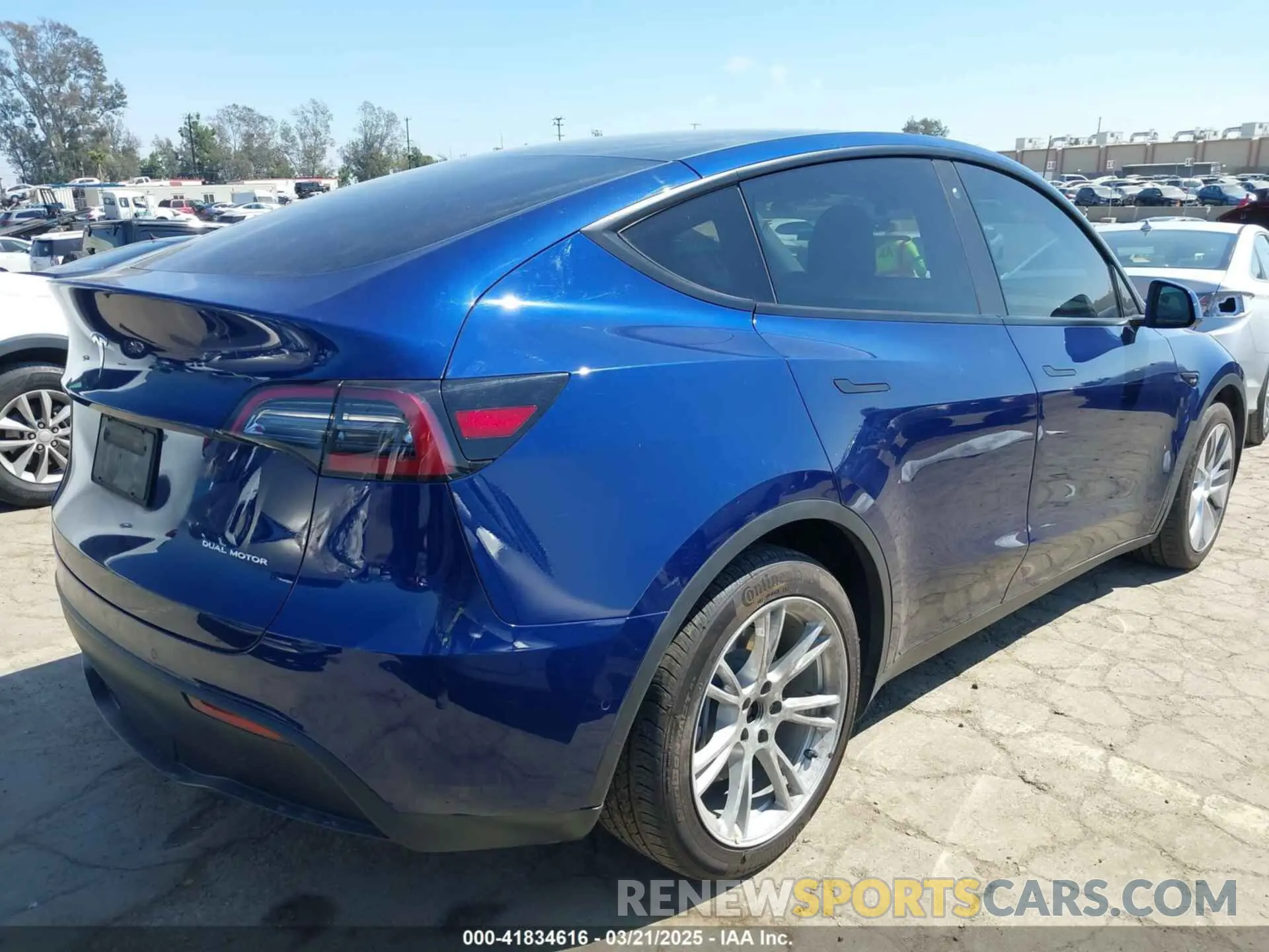 4 fotografías del automóvil dañado 5YJYGDEE0MF270461 TESLA MODEL Y 2021