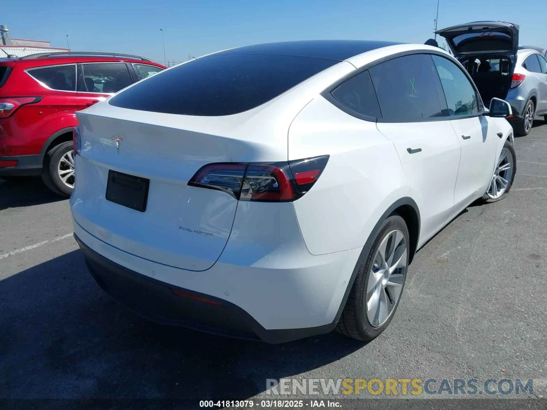 4 fotografías del automóvil dañado 5YJYGDEE0MF277197 TESLA MODEL Y 2021