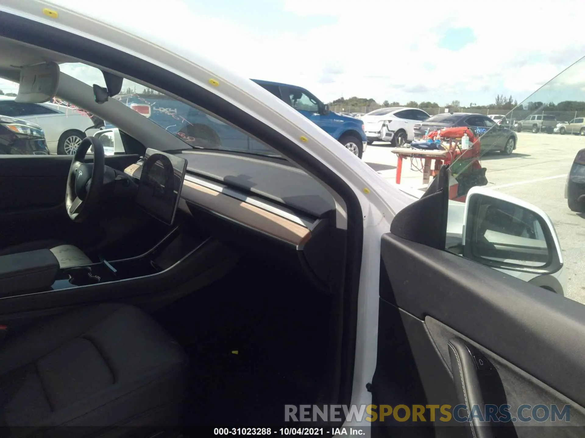 5 fotografías del automóvil dañado 5YJYGDEE1MF066185 TESLA MODEL Y 2021