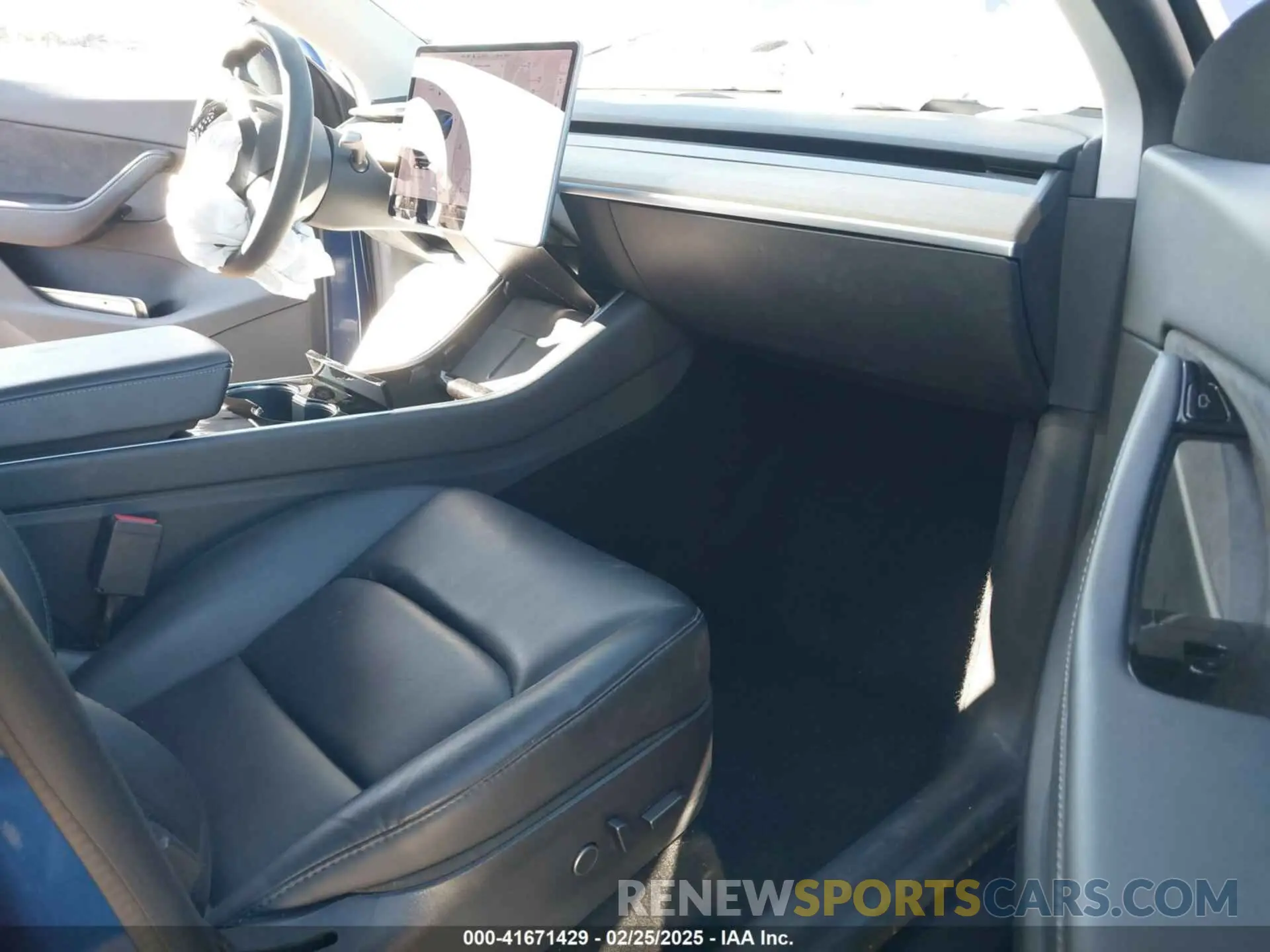 5 fotografías del automóvil dañado 5YJYGDEE1MF070740 TESLA MODEL Y 2021