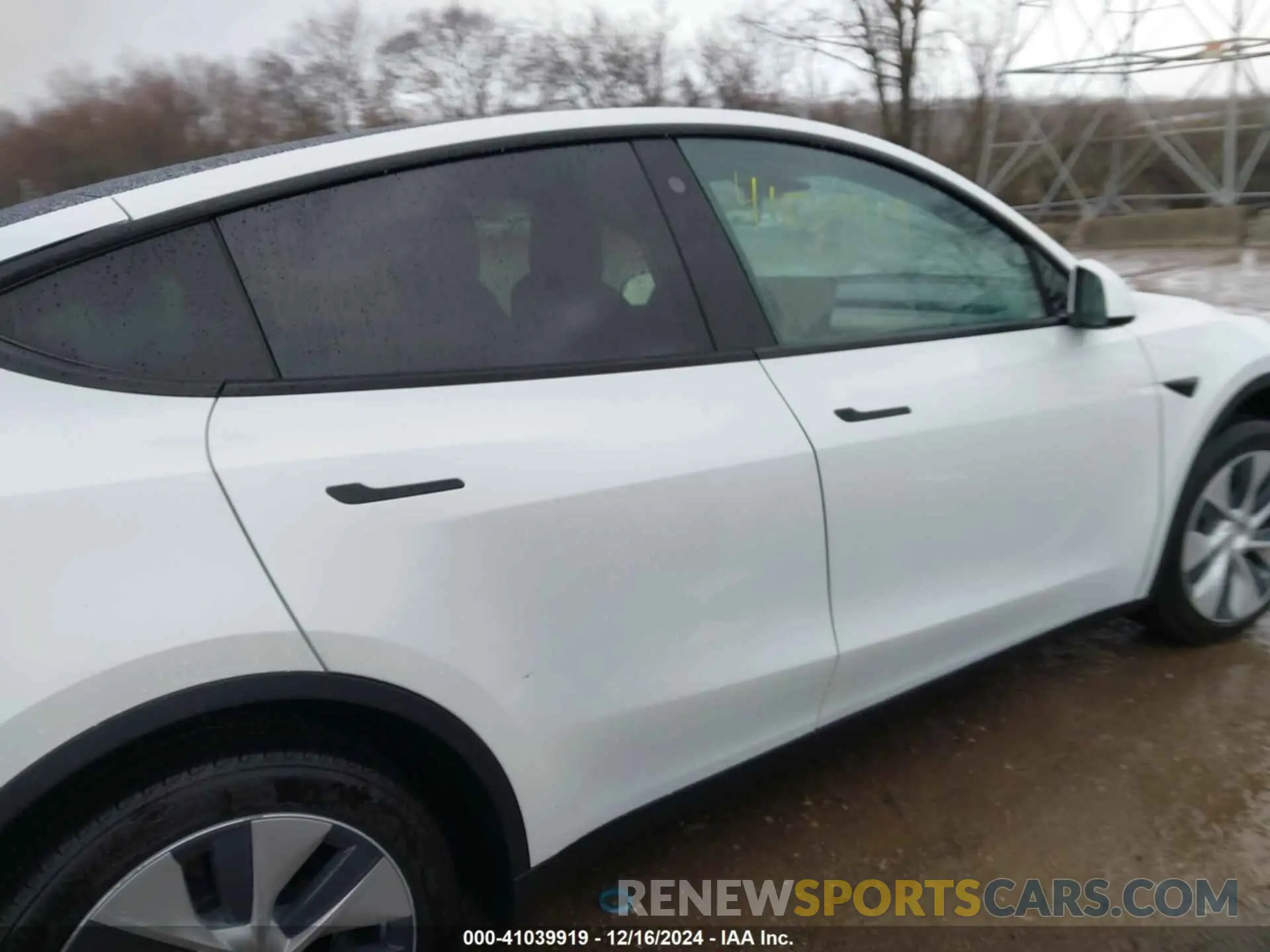 13 fotografías del automóvil dañado 5YJYGDEE1MF074948 TESLA MODEL Y 2021