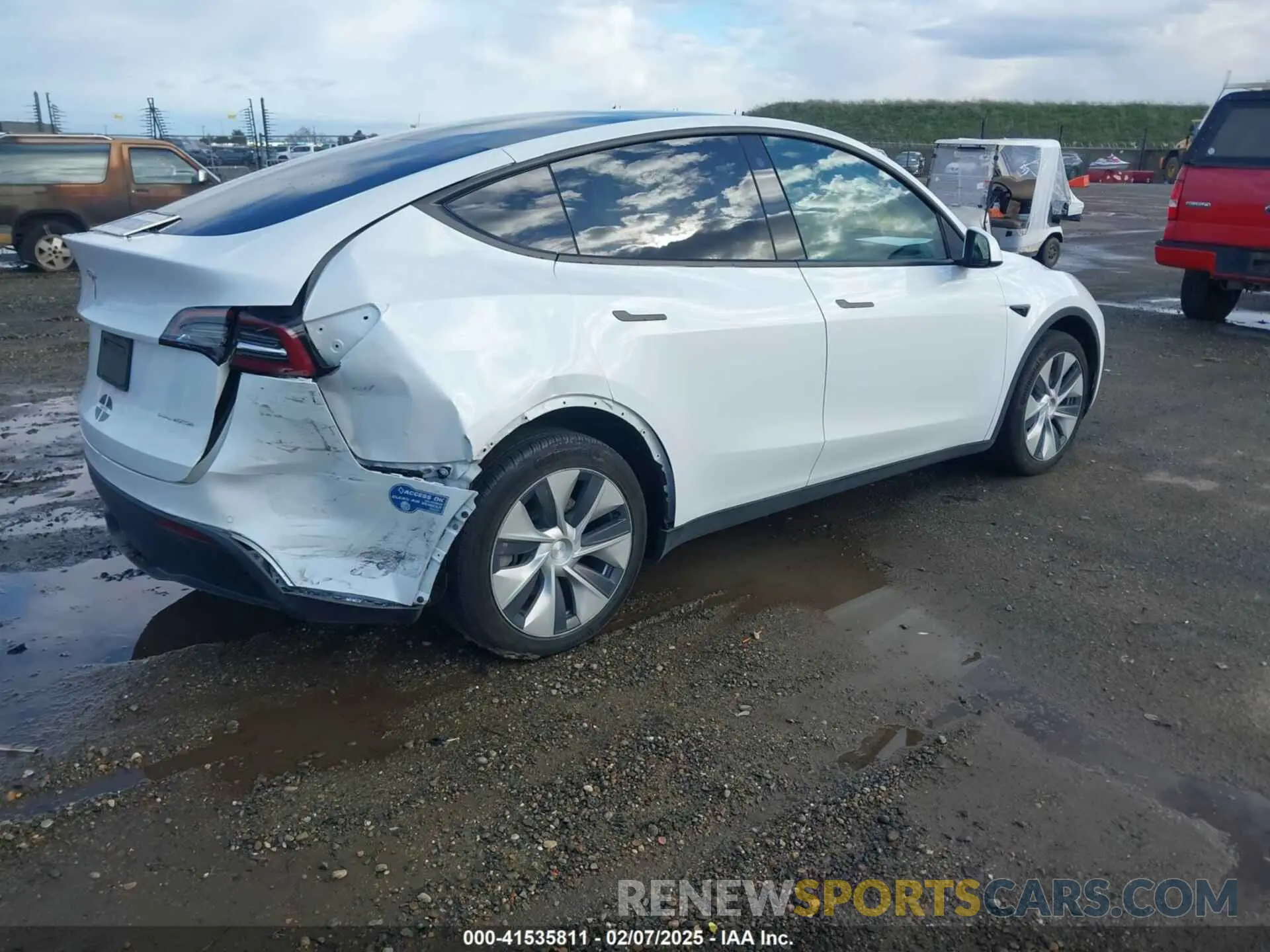 4 fotografías del automóvil dañado 5YJYGDEE1MF152855 TESLA MODEL Y 2021