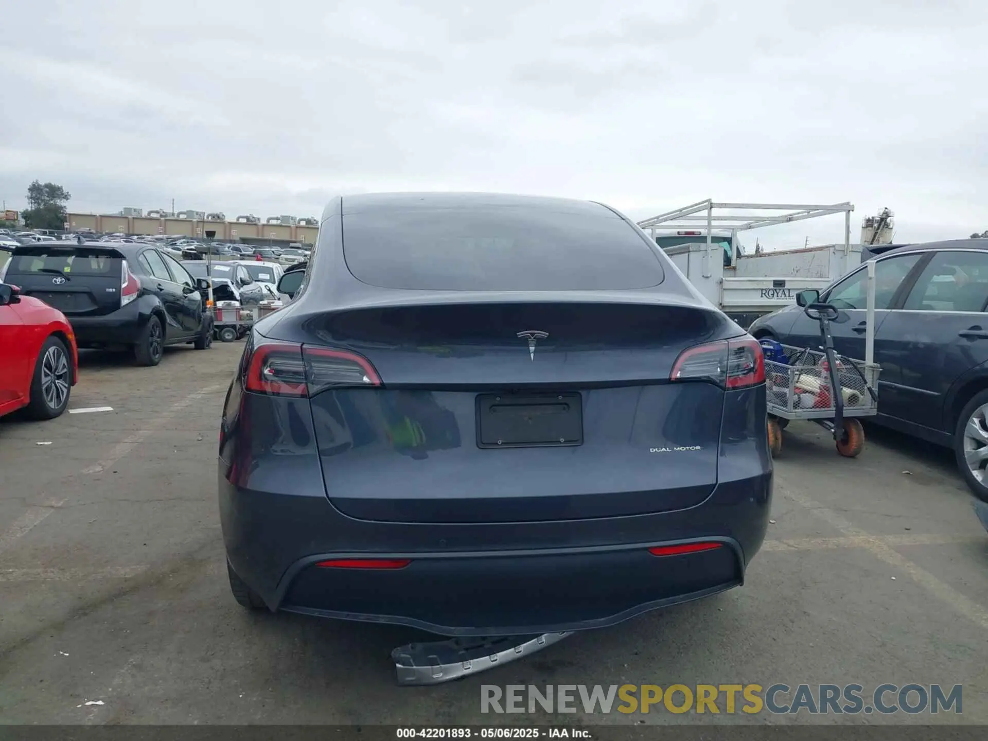 17 fotografías del automóvil dañado 5YJYGDEE1MF217929 TESLA MODEL Y 2021