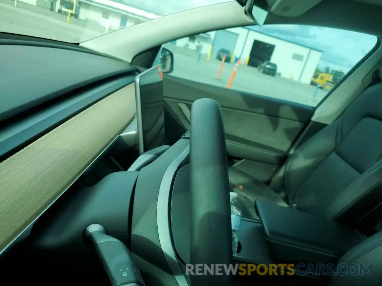 8 fotografías del automóvil dañado 5YJYGDEE1MF233600 TESLA MODEL Y 2021