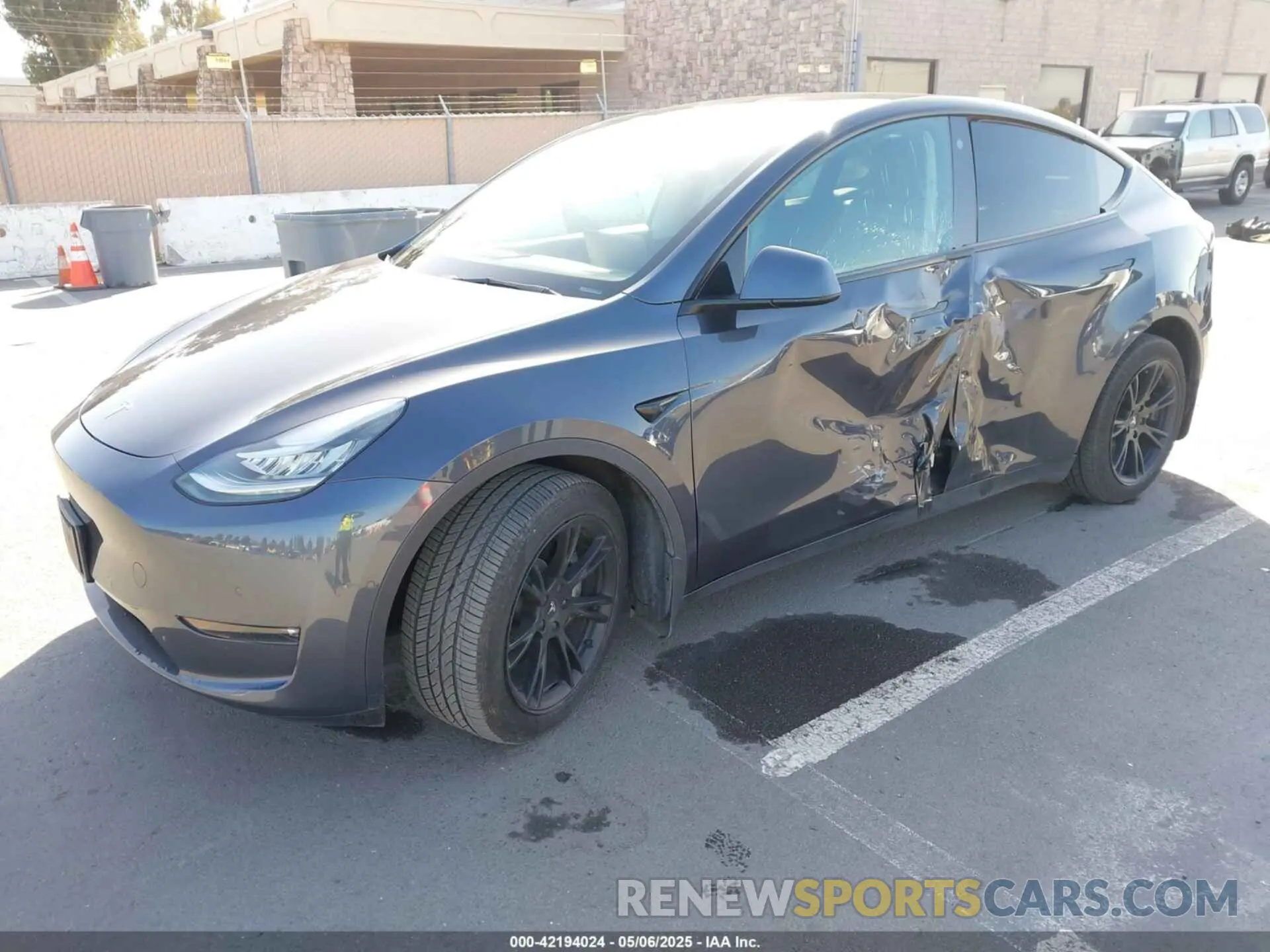 2 fotografías del automóvil dañado 5YJYGDEE1MF273420 TESLA MODEL Y 2021