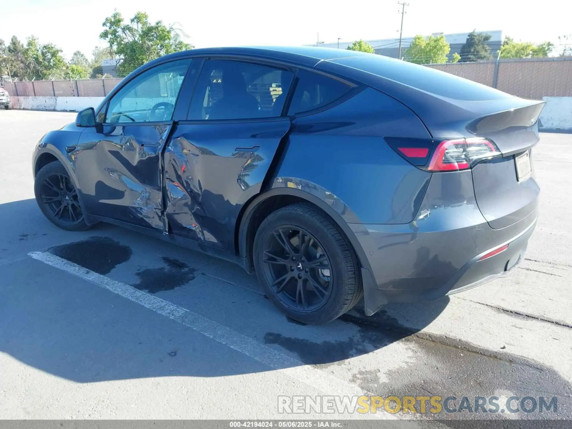 3 fotografías del automóvil dañado 5YJYGDEE1MF273420 TESLA MODEL Y 2021
