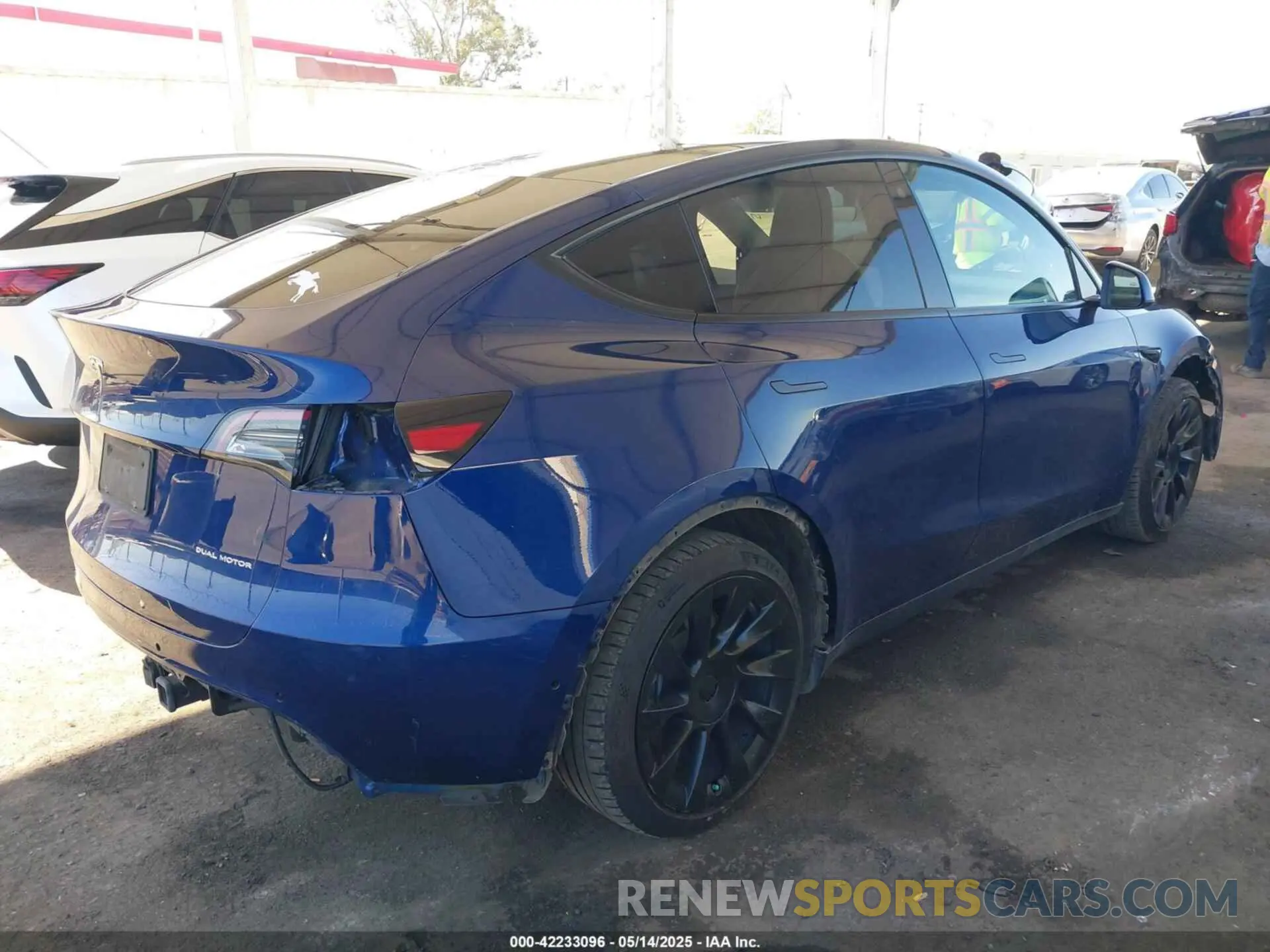 4 fotografías del automóvil dañado 5YJYGDEE1MF296454 TESLA MODEL Y 2021