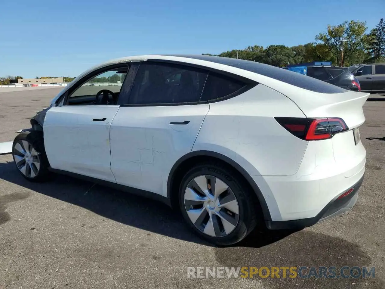 2 fotografías del automóvil dañado 5YJYGDEE2MF083240 TESLA MODEL Y 2021