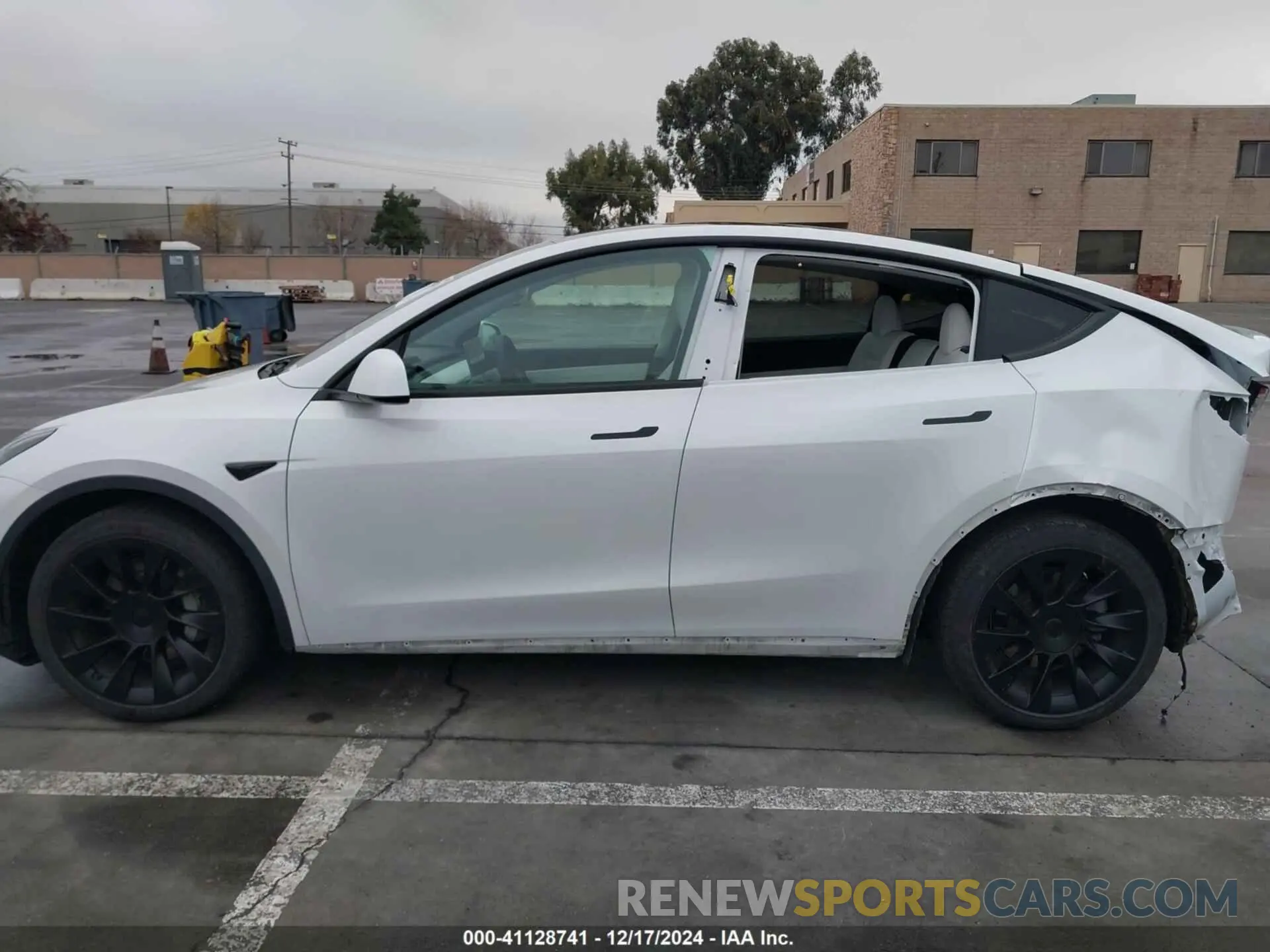 15 fotografías del automóvil dañado 5YJYGDEE2MF095744 TESLA MODEL Y 2021