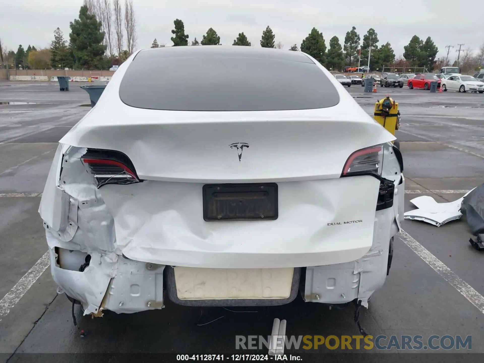 17 fotografías del automóvil dañado 5YJYGDEE2MF095744 TESLA MODEL Y 2021