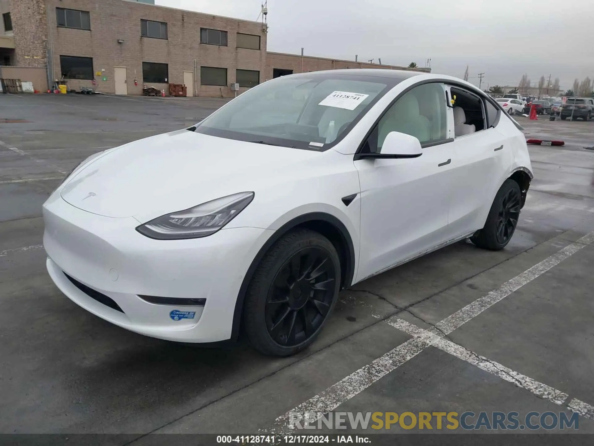 2 fotografías del automóvil dañado 5YJYGDEE2MF095744 TESLA MODEL Y 2021