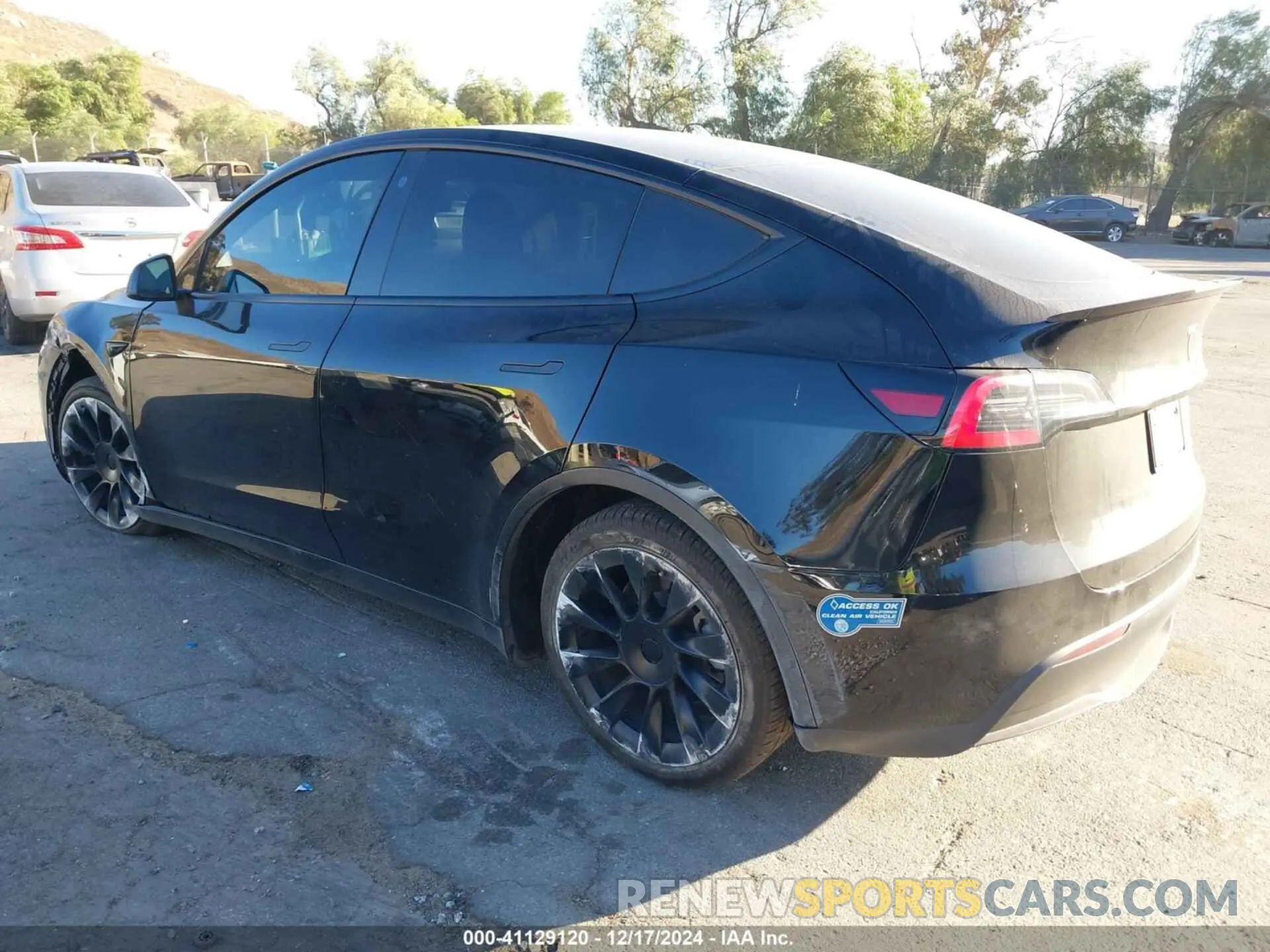 3 fotografías del automóvil dañado 5YJYGDEE2MF097316 TESLA MODEL Y 2021