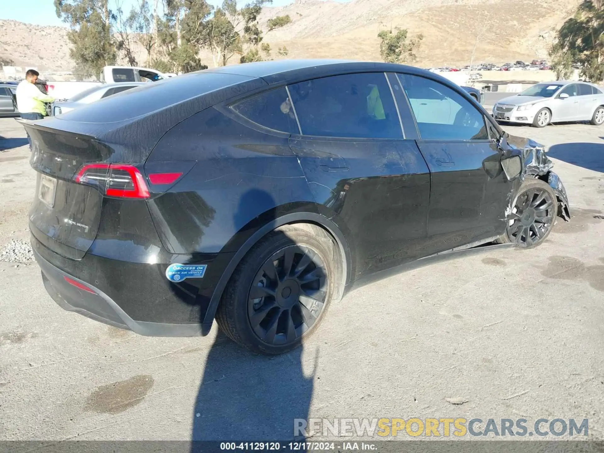 4 fotografías del automóvil dañado 5YJYGDEE2MF097316 TESLA MODEL Y 2021
