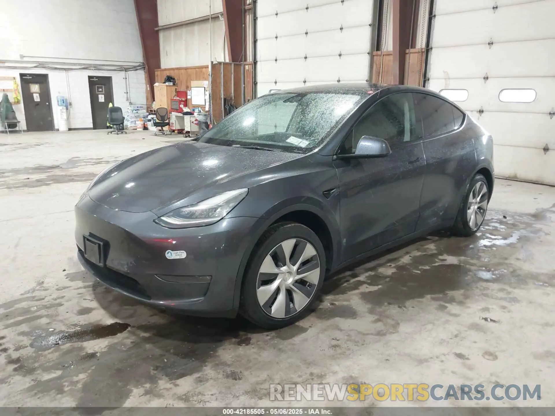 2 fotografías del automóvil dañado 5YJYGDEE2MF121792 TESLA MODEL Y 2021