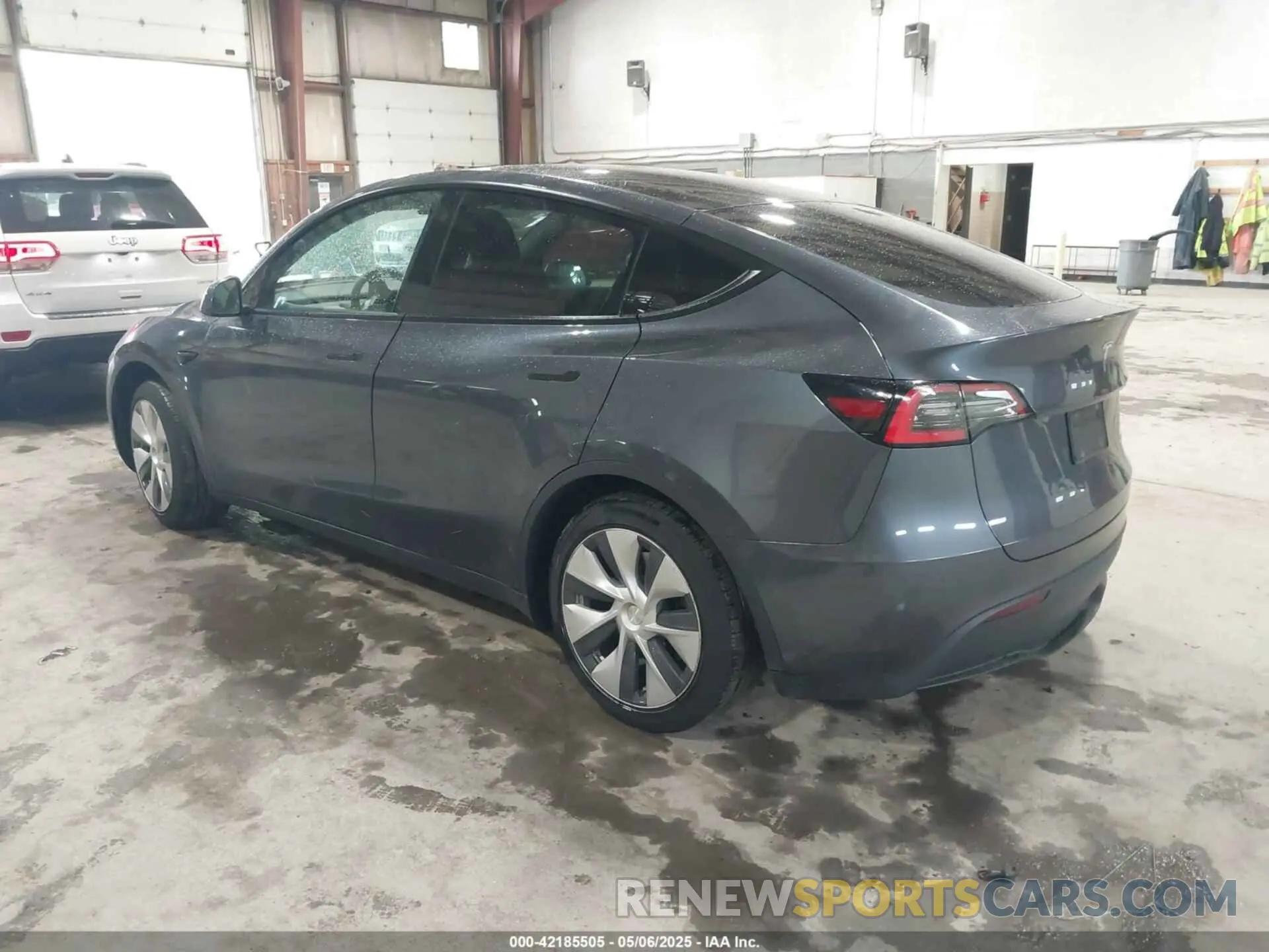 3 fotografías del automóvil dañado 5YJYGDEE2MF121792 TESLA MODEL Y 2021
