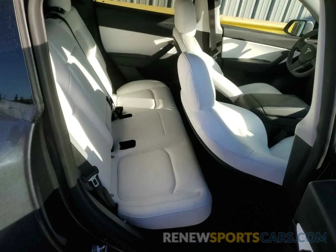 10 fotografías del automóvil dañado 5YJYGDEE2MF217017 TESLA MODEL Y 2021