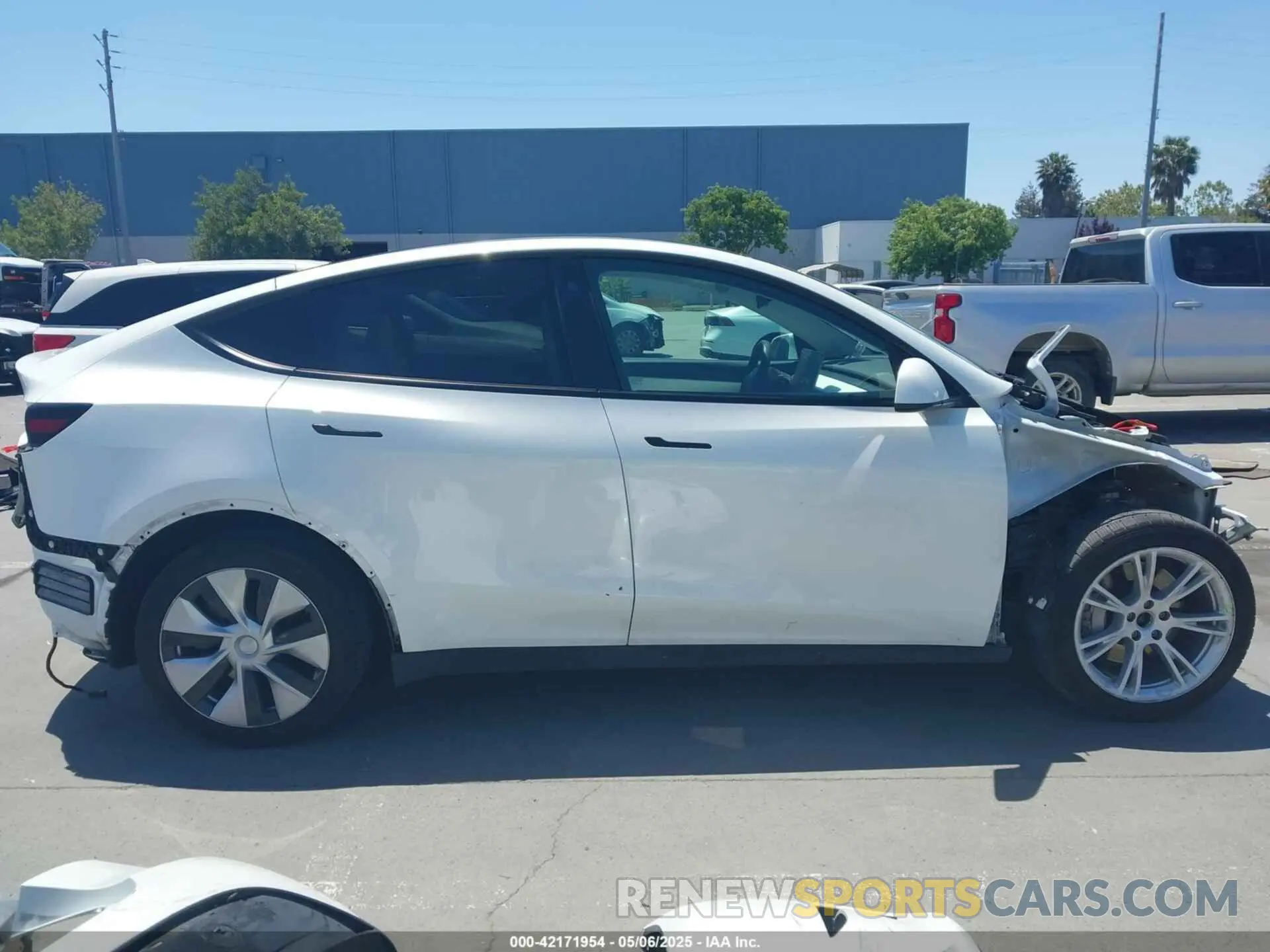 14 fotografías del automóvil dañado 5YJYGDEE2MF225098 TESLA MODEL Y 2021