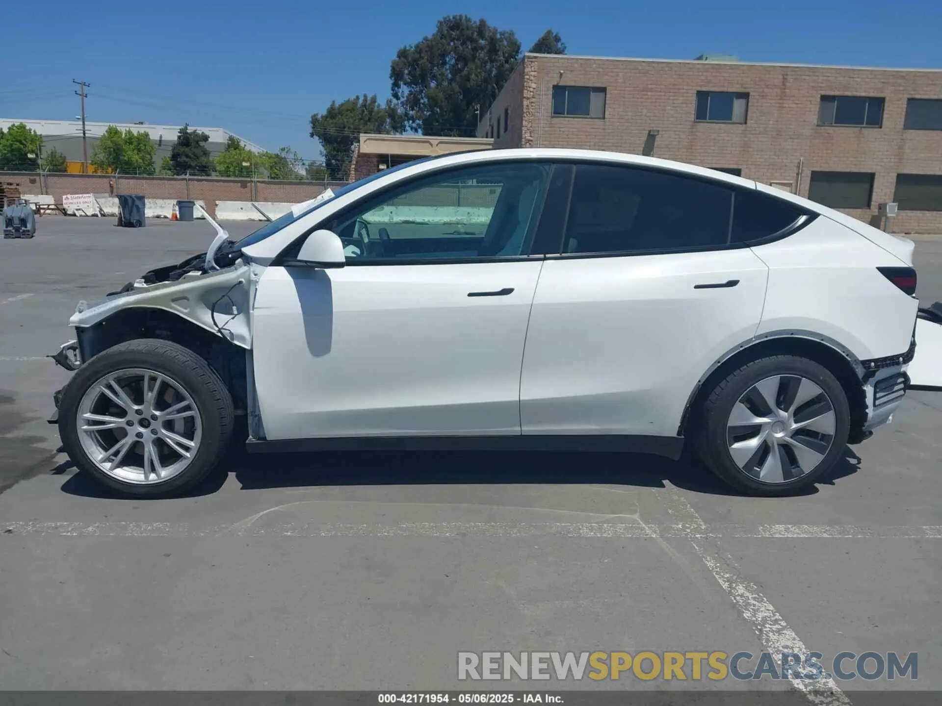 15 fotografías del automóvil dañado 5YJYGDEE2MF225098 TESLA MODEL Y 2021