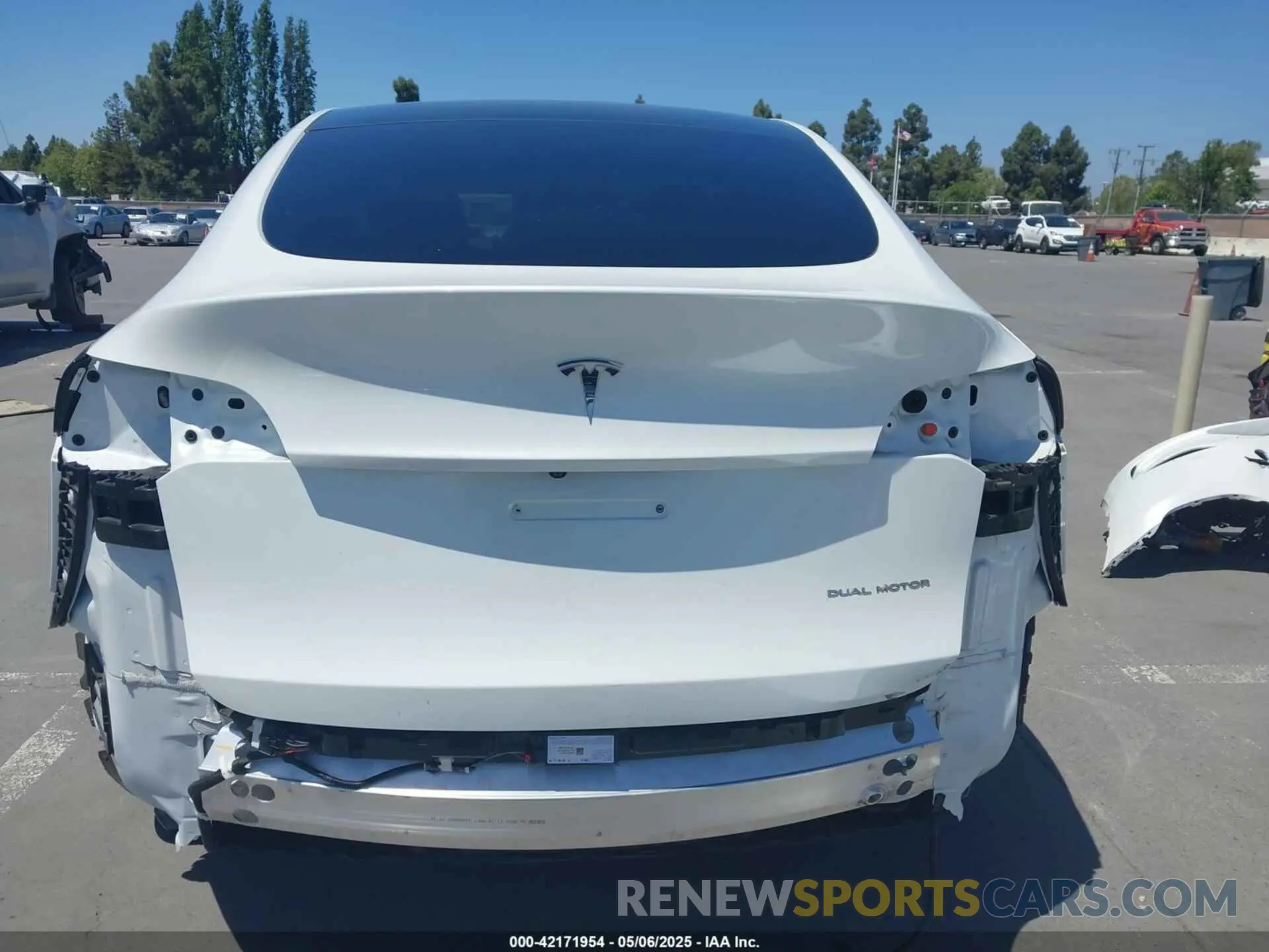 17 fotografías del automóvil dañado 5YJYGDEE2MF225098 TESLA MODEL Y 2021