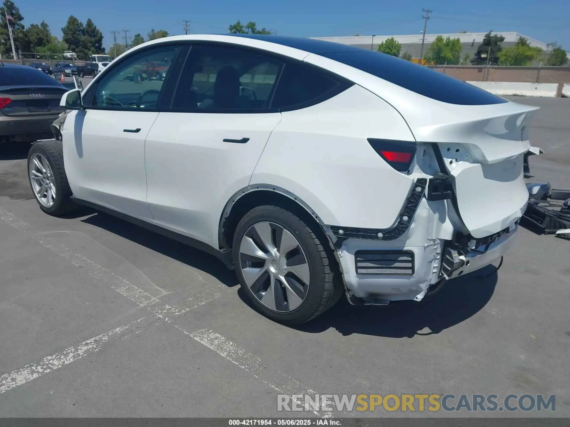 3 fotografías del automóvil dañado 5YJYGDEE2MF225098 TESLA MODEL Y 2021