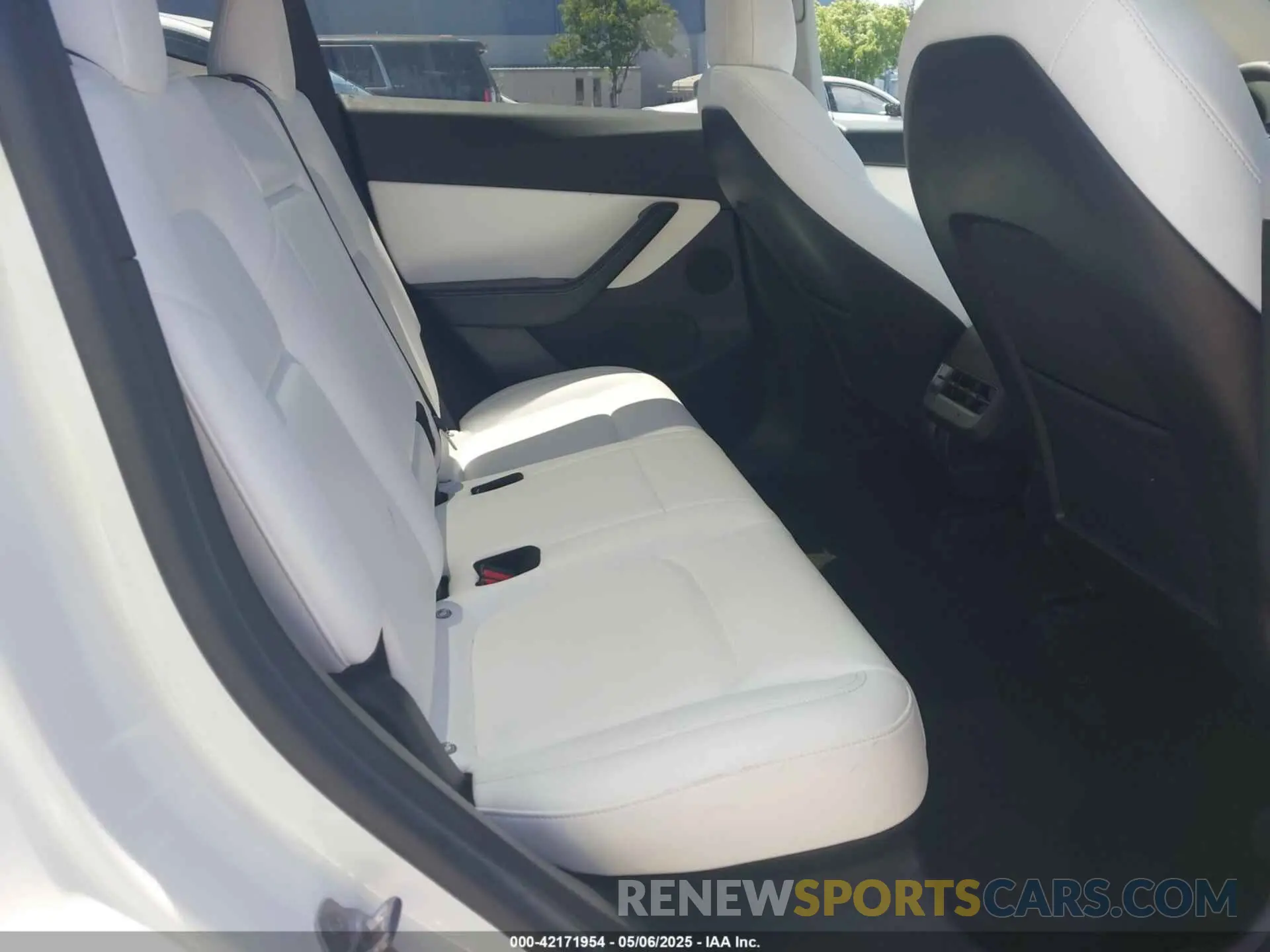 8 fotografías del automóvil dañado 5YJYGDEE2MF225098 TESLA MODEL Y 2021