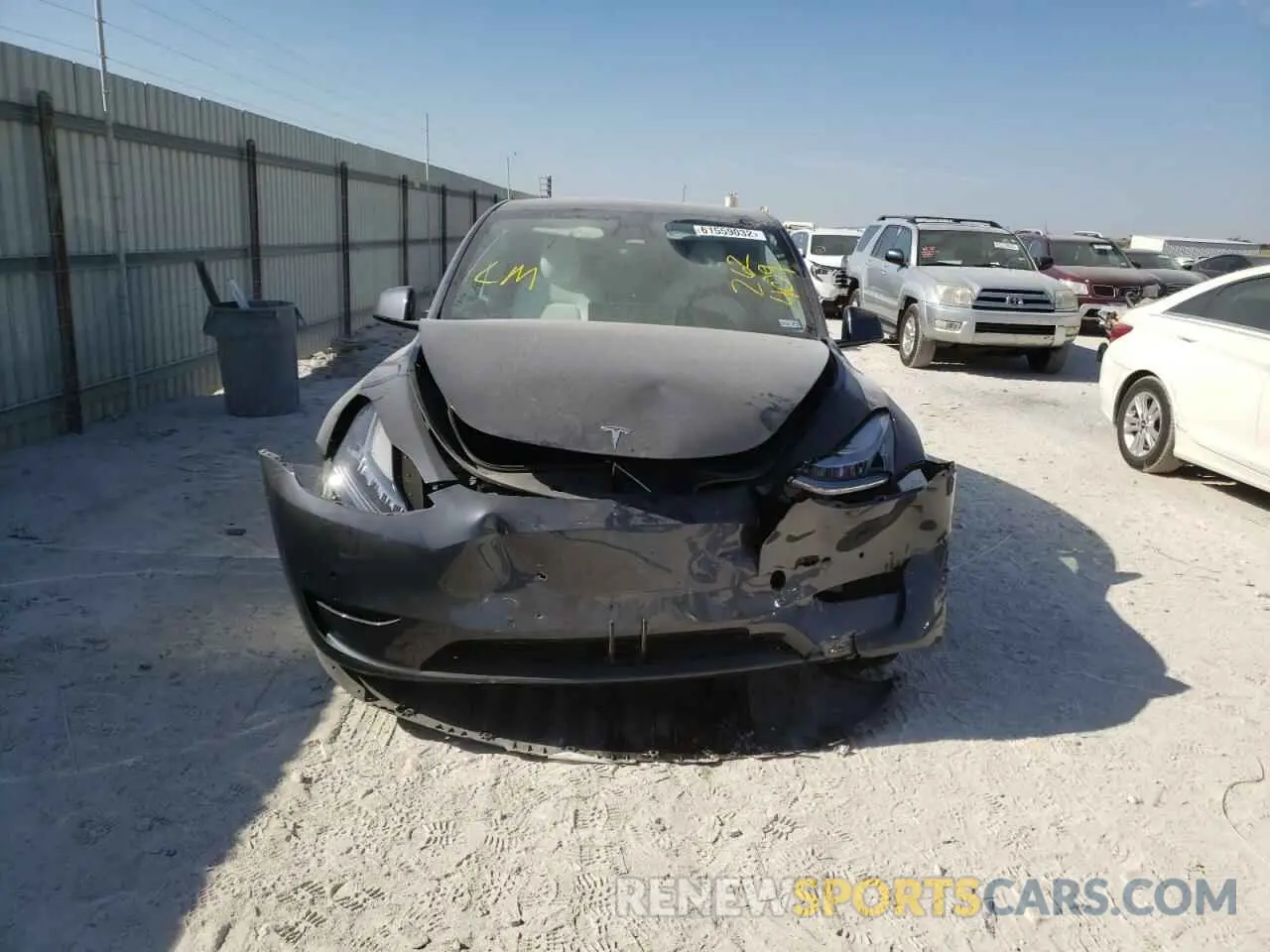 9 fotografías del automóvil dañado 5YJYGDEE2MF262409 TESLA MODEL Y 2021