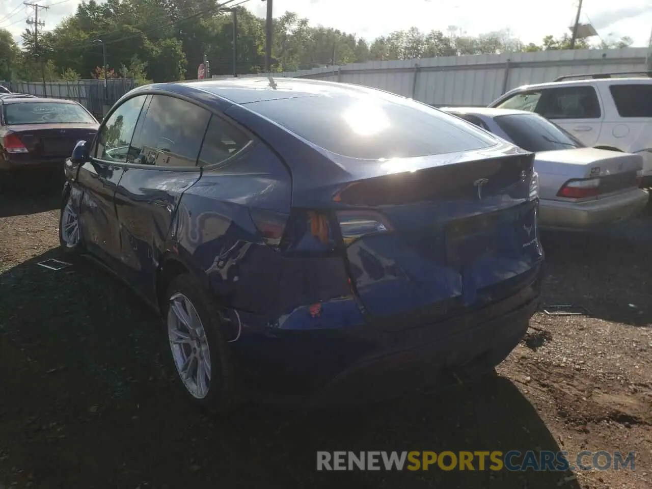 3 fotografías del automóvil dañado 5YJYGDEE3MF063711 TESLA MODEL Y 2021