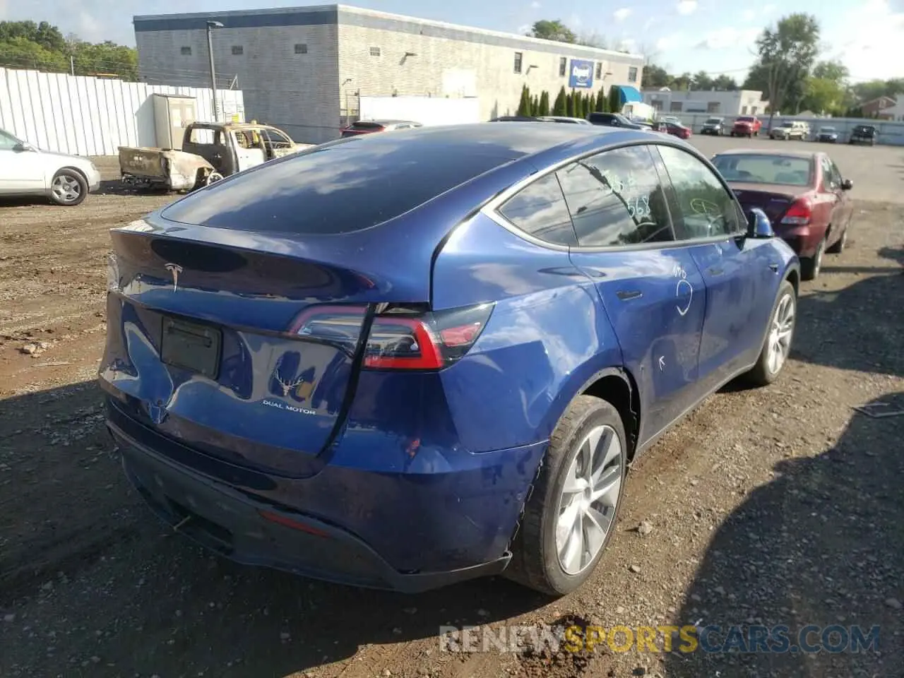 4 fotografías del automóvil dañado 5YJYGDEE3MF063711 TESLA MODEL Y 2021