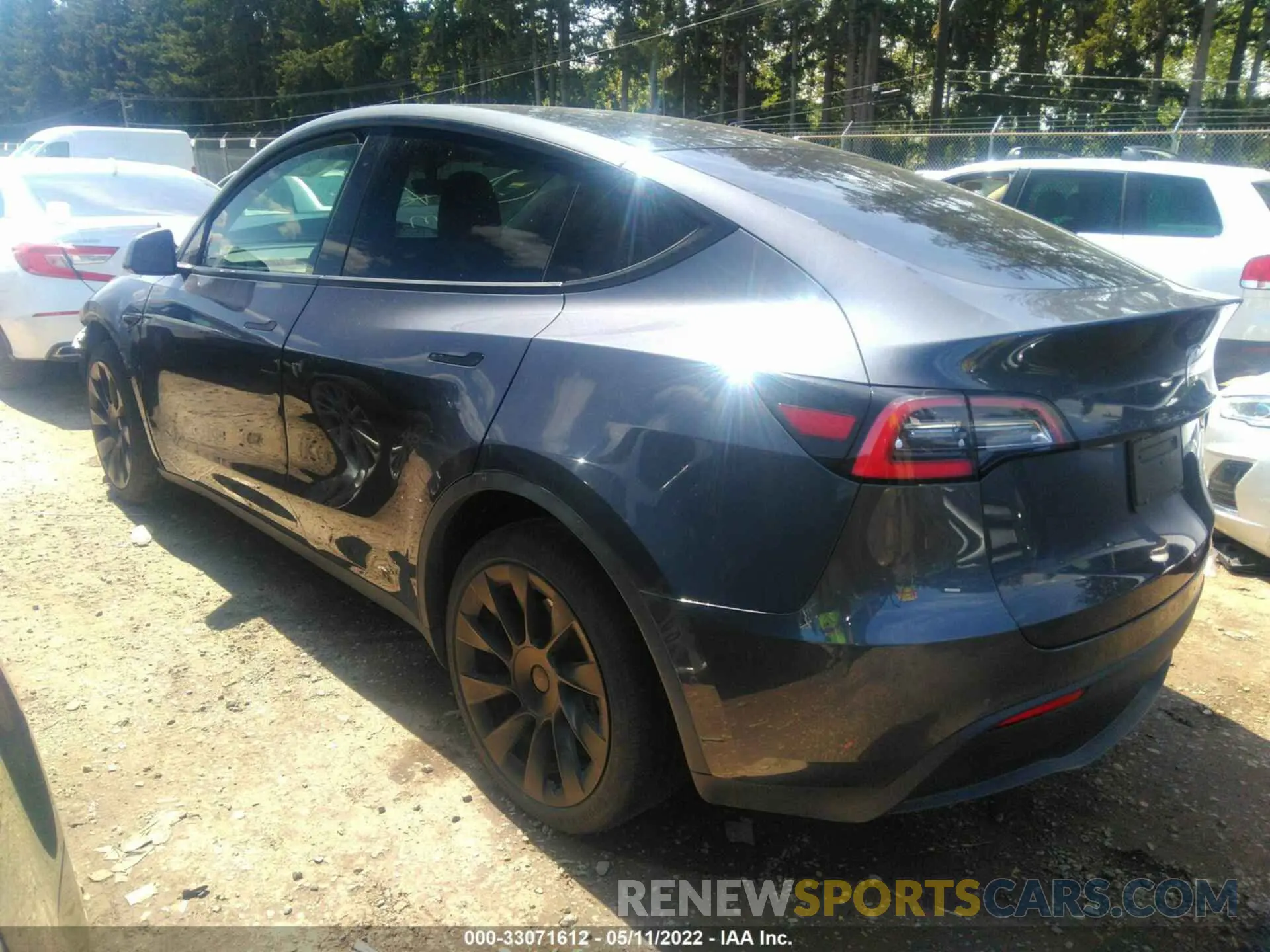 3 fotografías del automóvil dañado 5YJYGDEE3MF073817 TESLA MODEL Y 2021