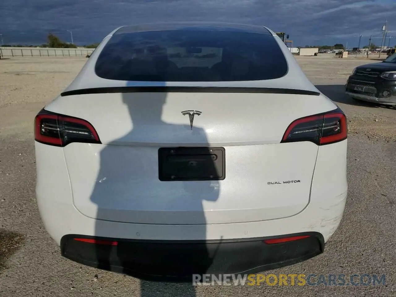 6 fotografías del automóvil dañado 5YJYGDEE3MF081044 TESLA MODEL Y 2021