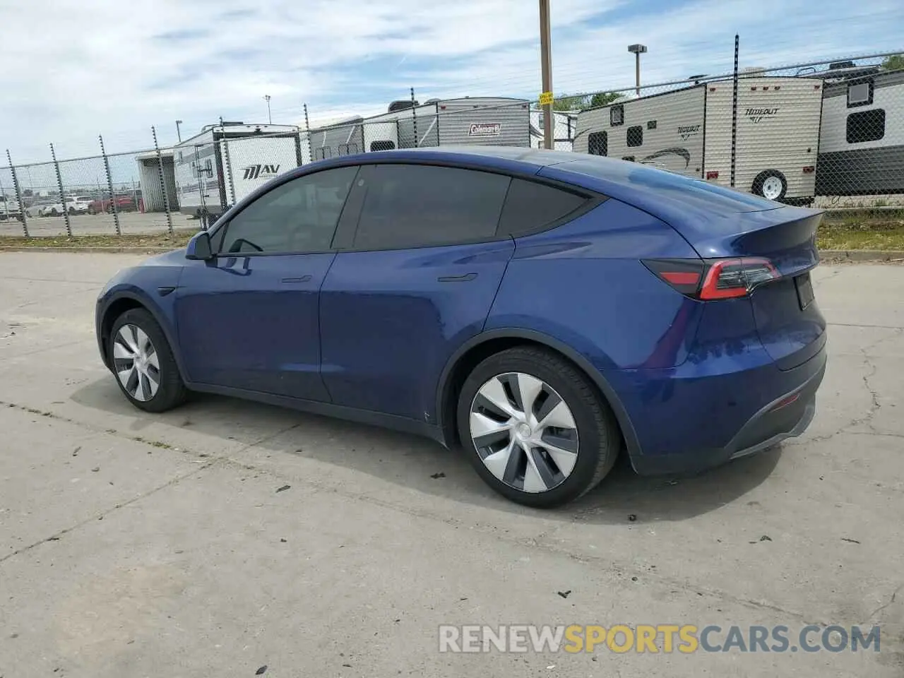 2 fotografías del automóvil dañado 5YJYGDEE3MF094165 TESLA MODEL Y 2021
