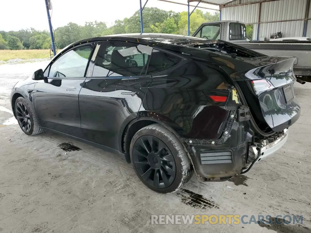 2 fotografías del automóvil dañado 5YJYGDEE3MF115726 TESLA MODEL Y 2021