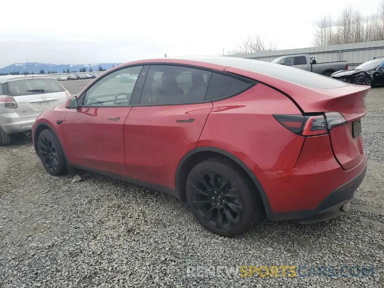 2 fotografías del automóvil dañado 5YJYGDEE3MF118674 TESLA MODEL Y 2021
