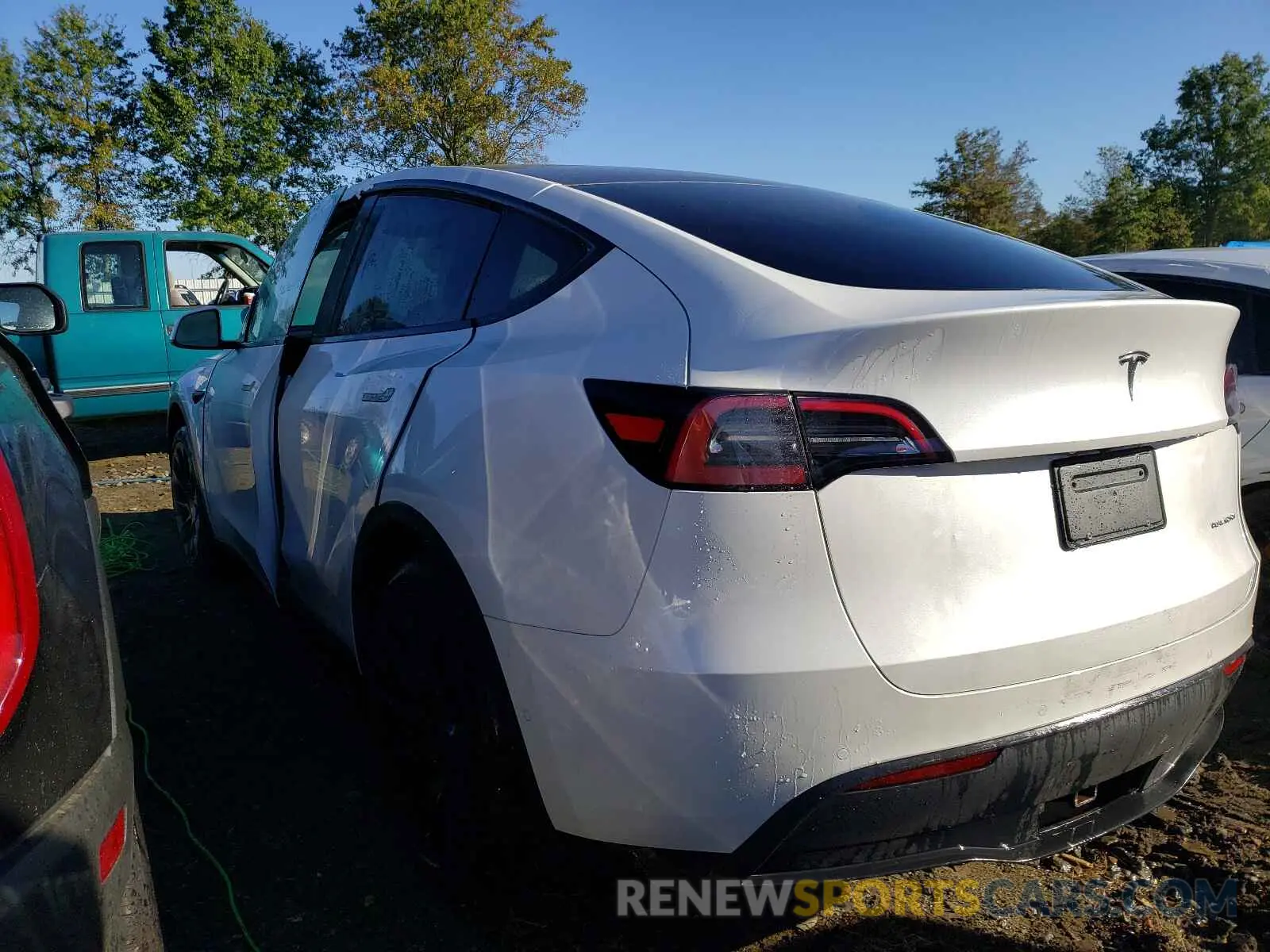 3 fotografías del automóvil dañado 5YJYGDEE3MF143686 TESLA MODEL Y 2021