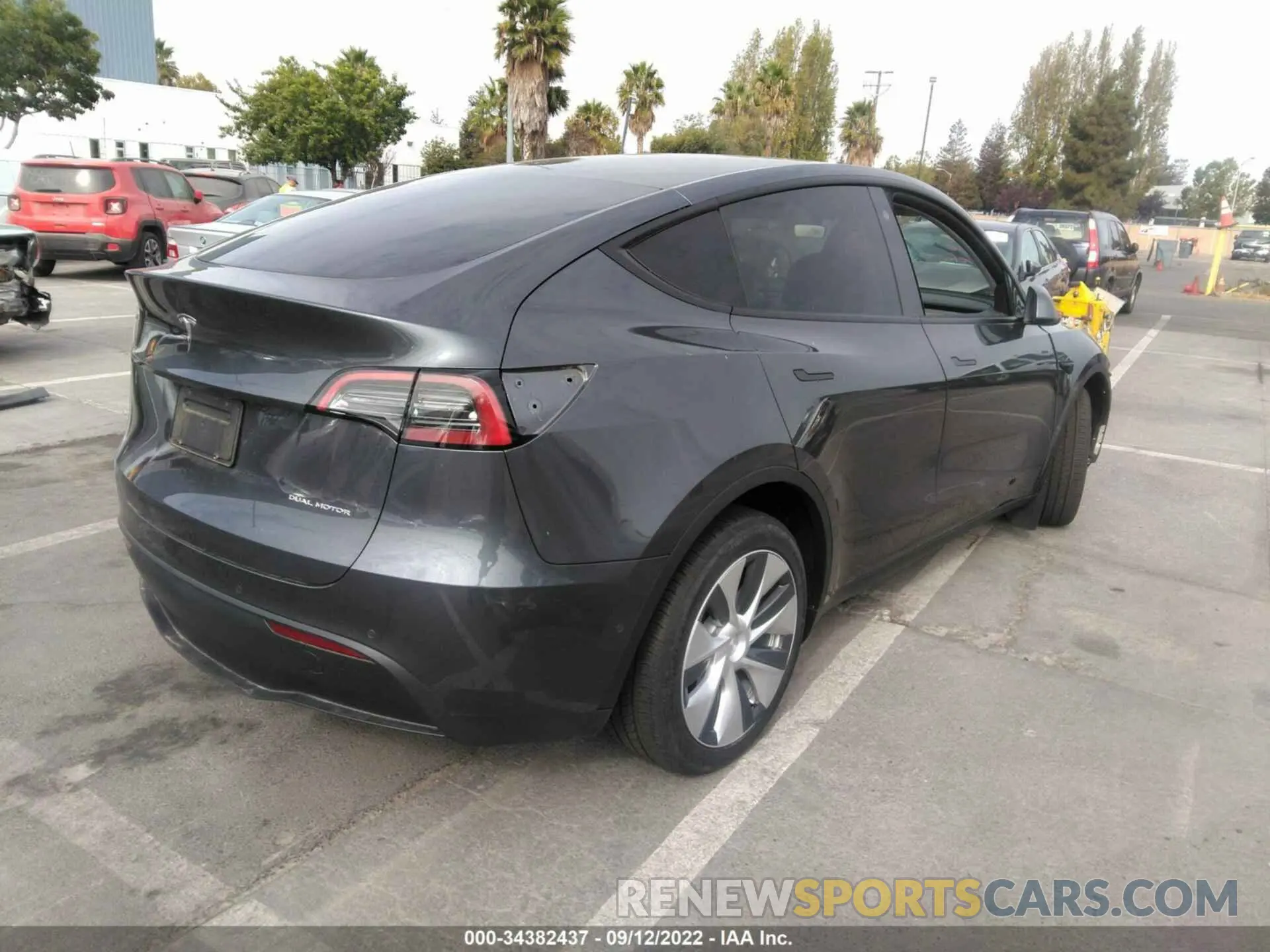 4 fotografías del automóvil dañado 5YJYGDEE3MF146328 TESLA MODEL Y 2021