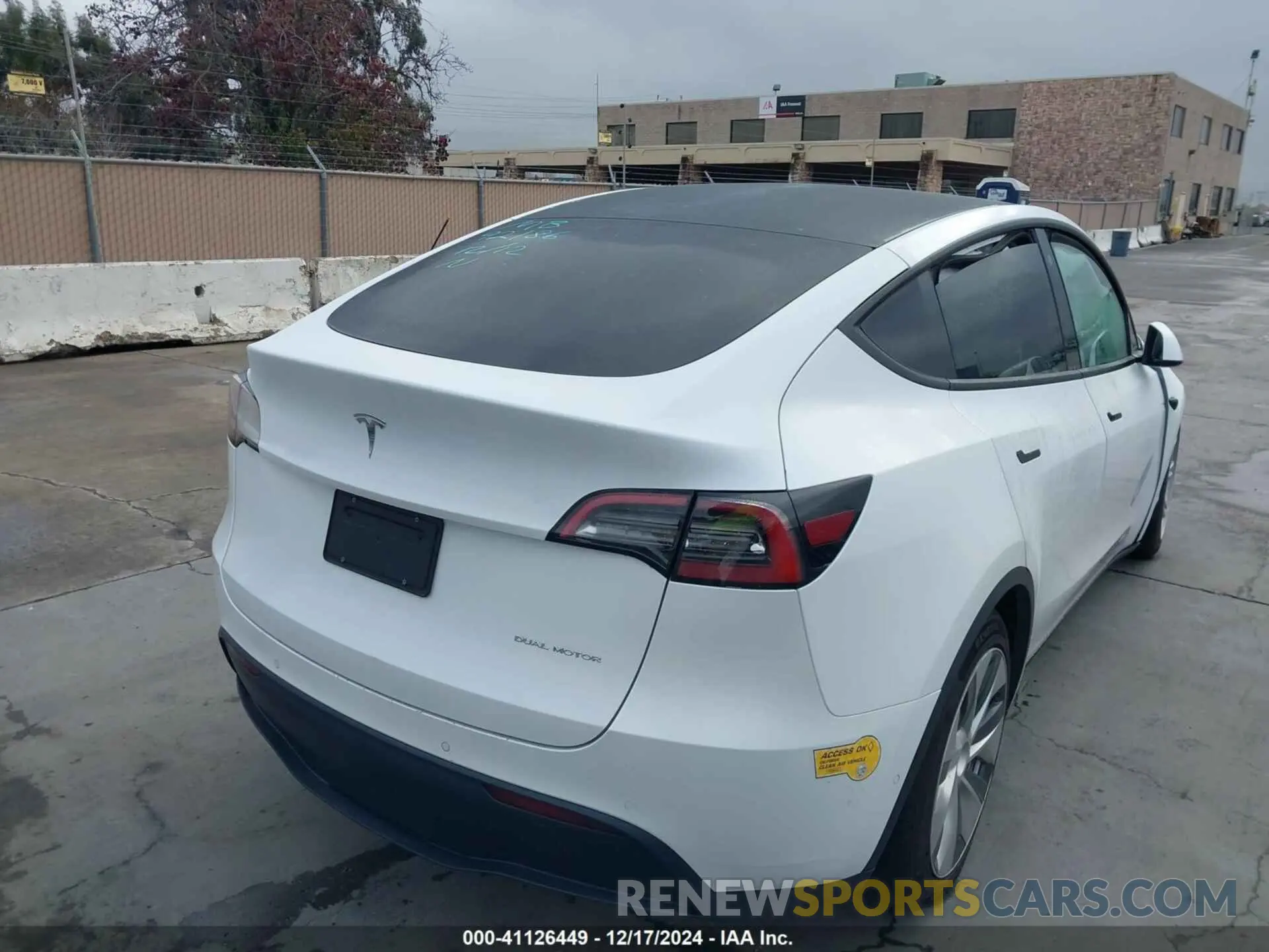 4 fotografías del automóvil dañado 5YJYGDEE3MF160925 TESLA MODEL Y 2021